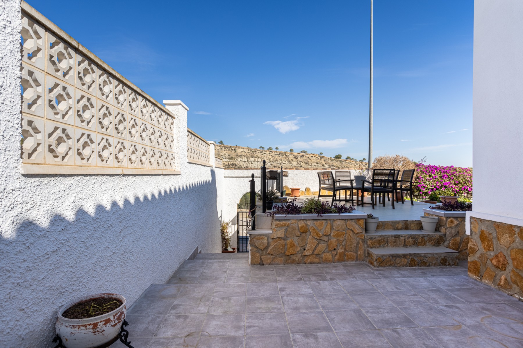 Dining area in villa for sale in Bigastro