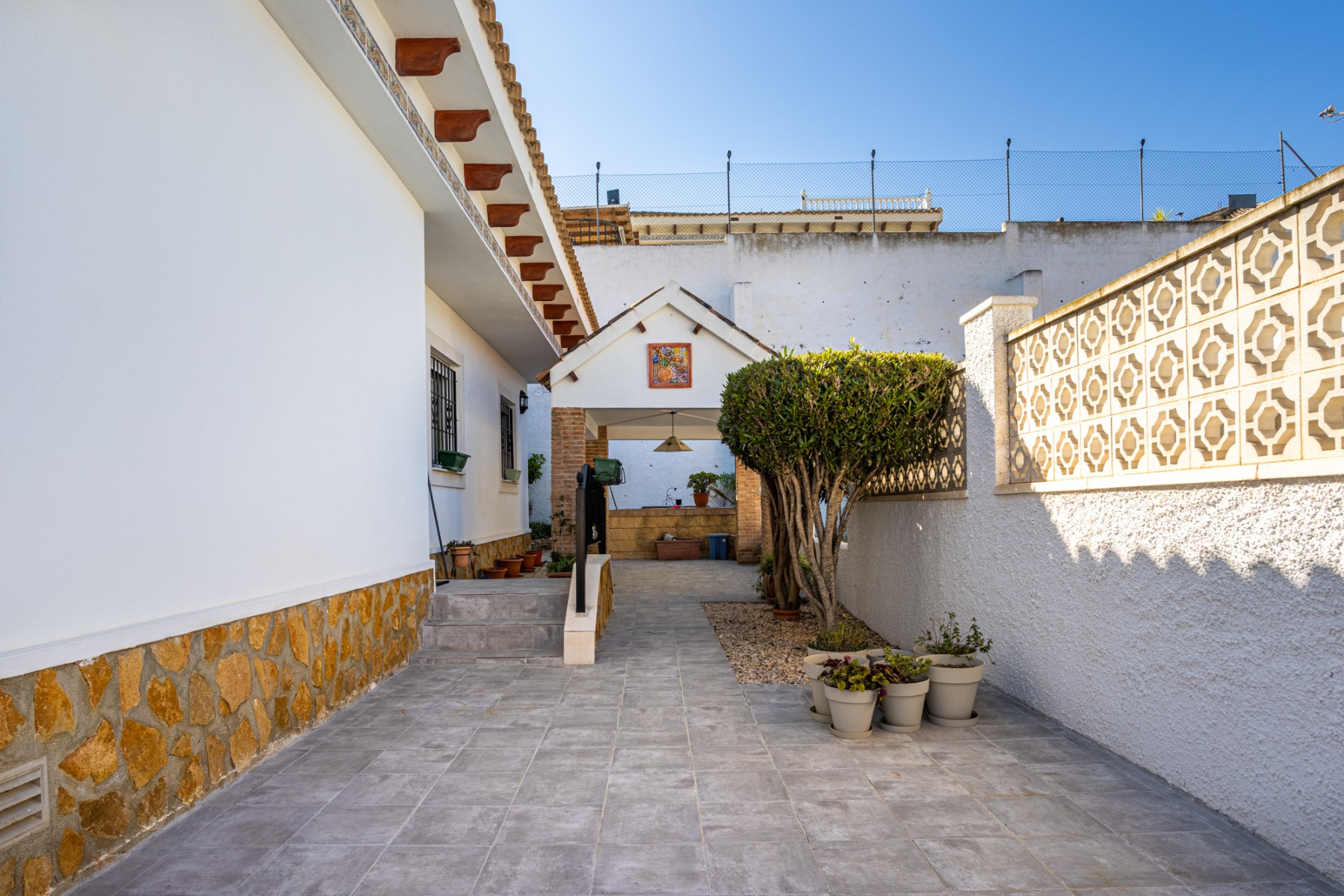 Bedroom in villa for sale in Bigastro