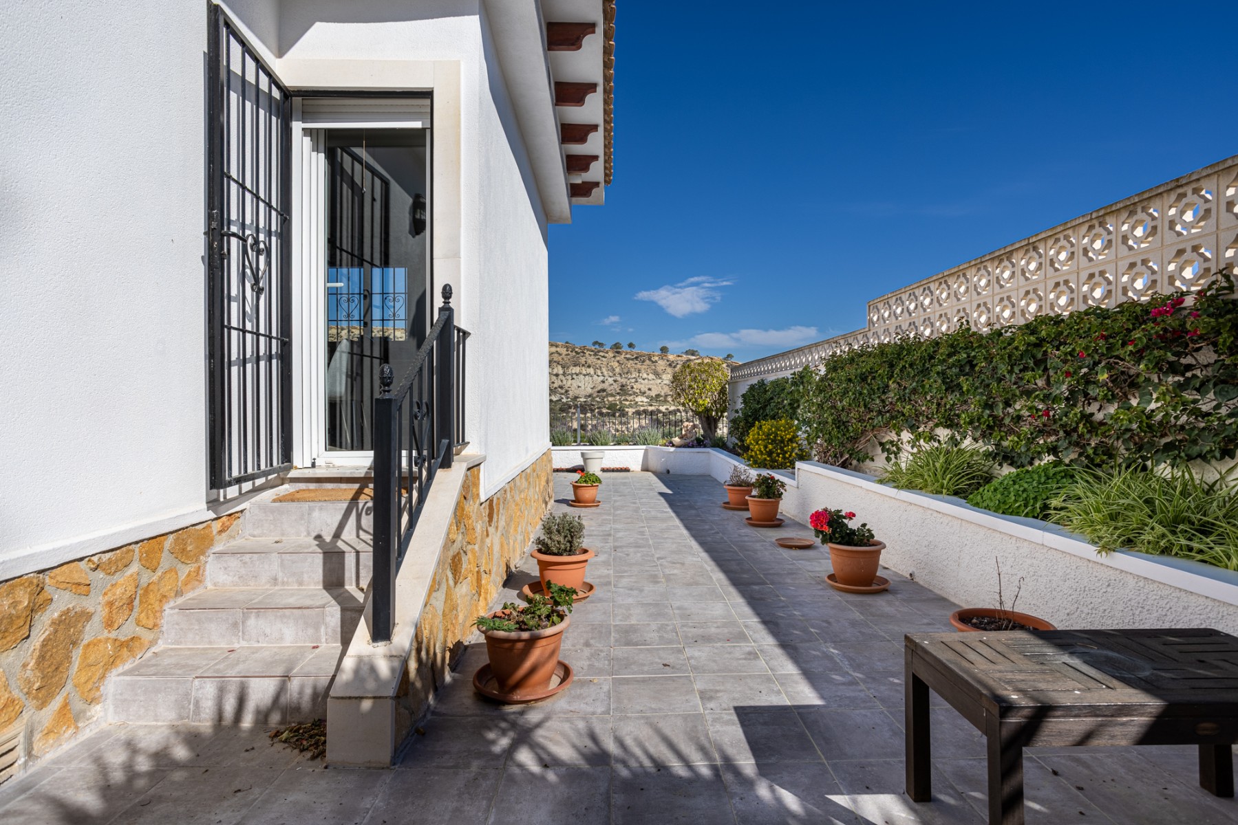 Terrace in villa for sale in Bigastro