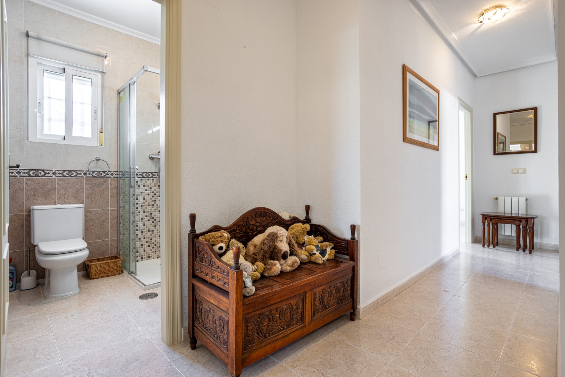 Nestled in a peaceful residential area in the countryside just outside the town of Bigastro, this ch