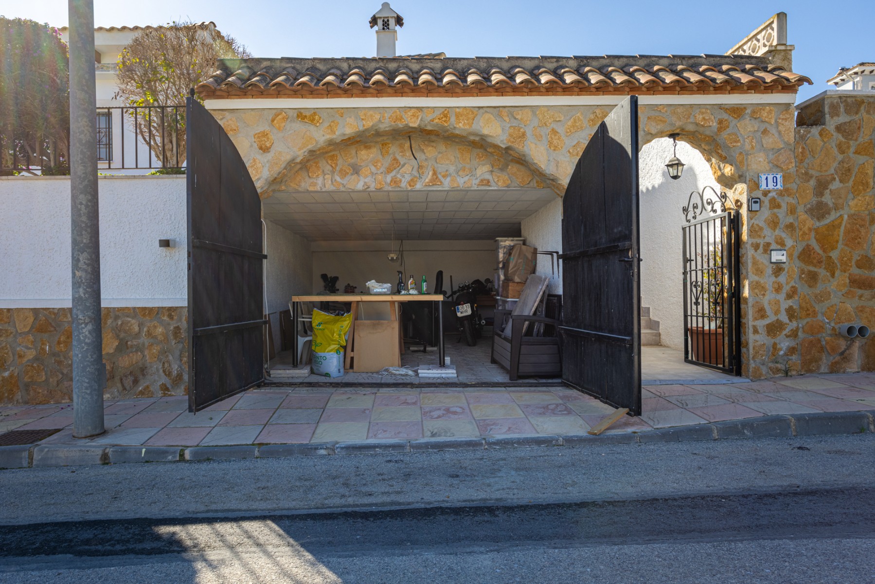 Master bedroom in villa for sale in Bigastro