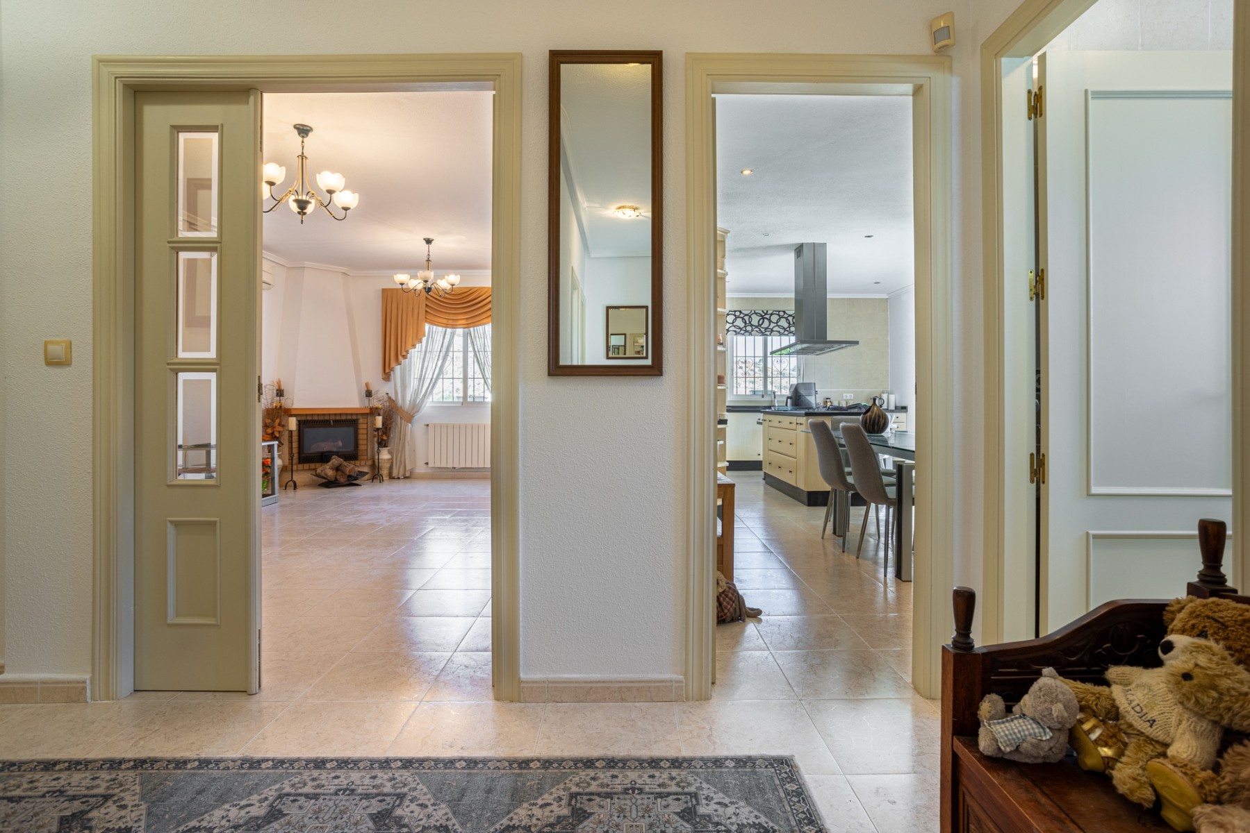 Nestled in a peaceful residential area in the countryside just outside the town of Bigastro, this ch