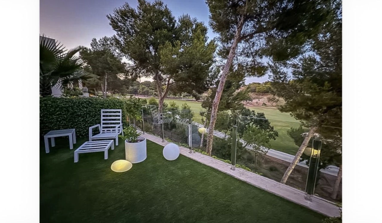 Garden in apartment for sale in Pilar de La Horadada