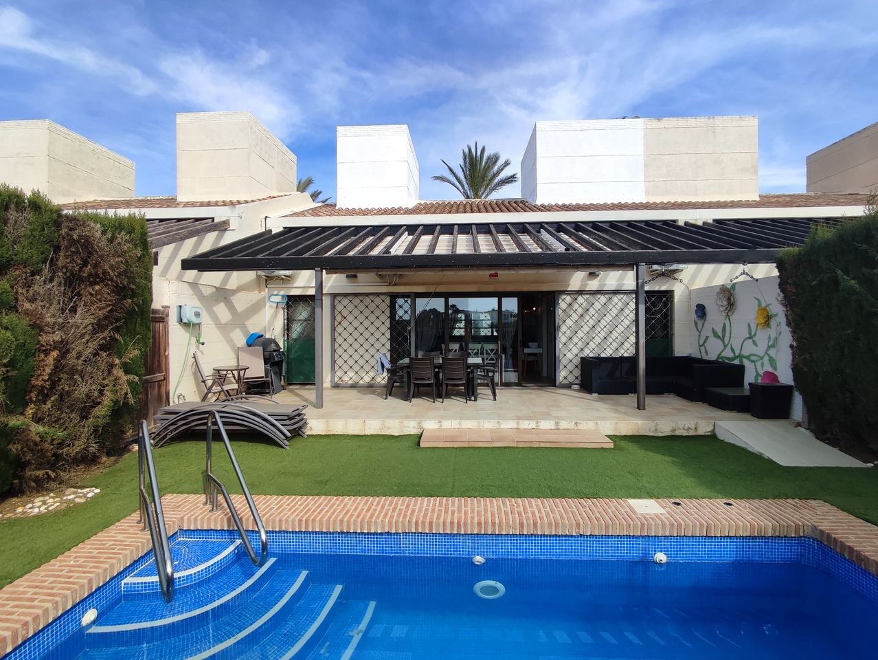 Terrace in villa for sale in Peraleja Golf