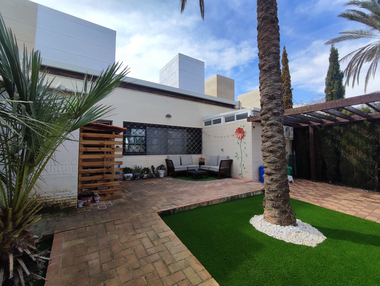 RESALE VILLA - A modern contemporary designed two-bedroom villa with high wooden ceilings, attractiv