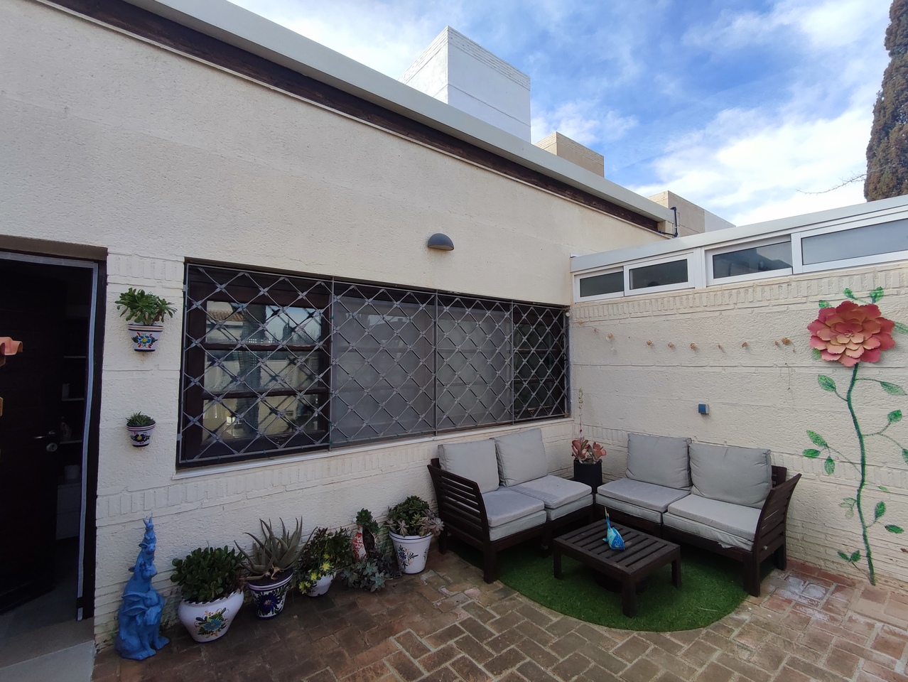 Terrace in villa for sale in Peraleja Golf