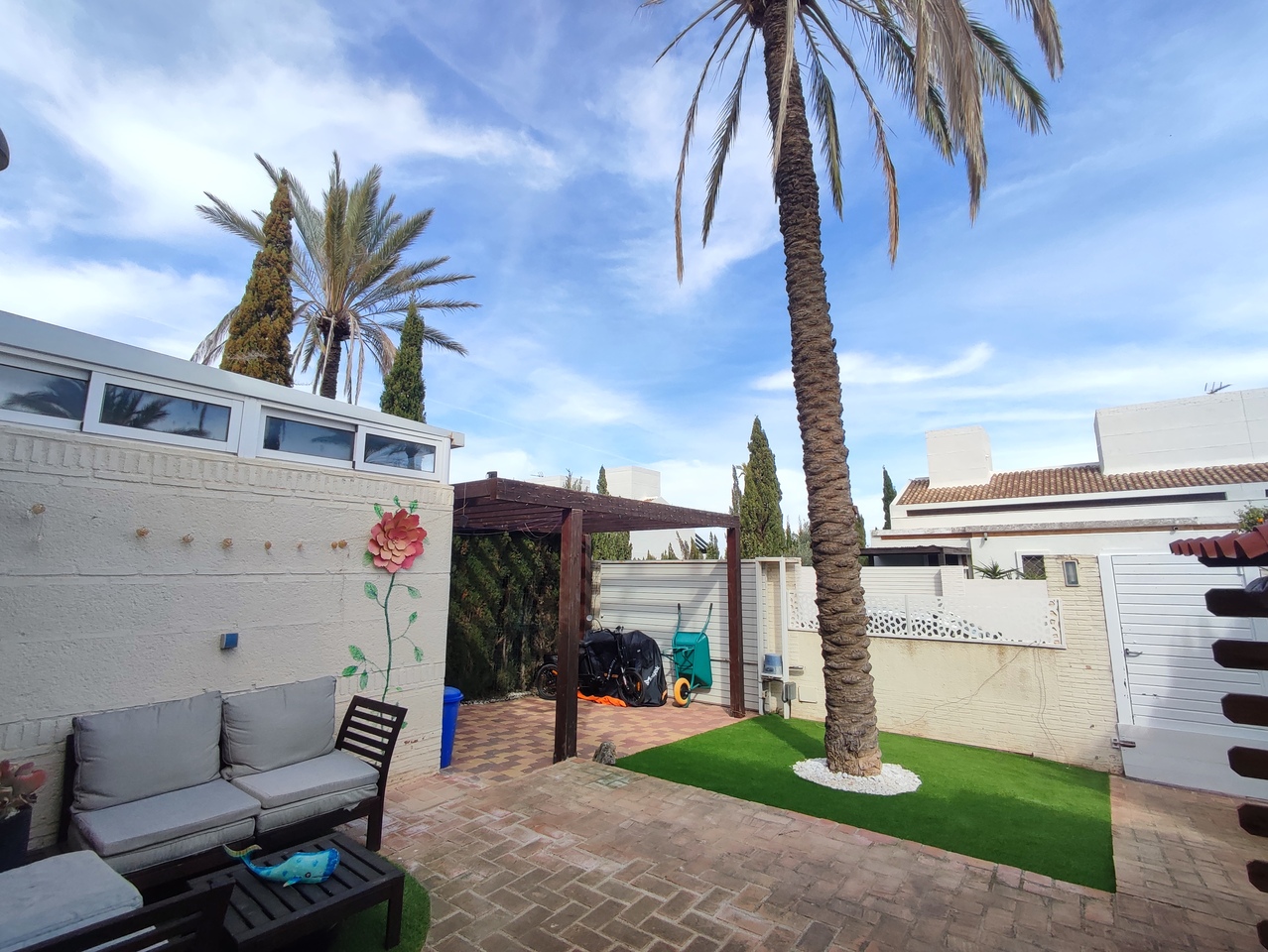 Pool area in villa for sale in Peraleja Golf