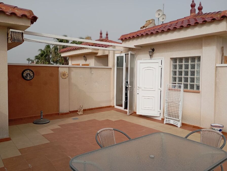 Living room in apartment for sale in Daya Vieja