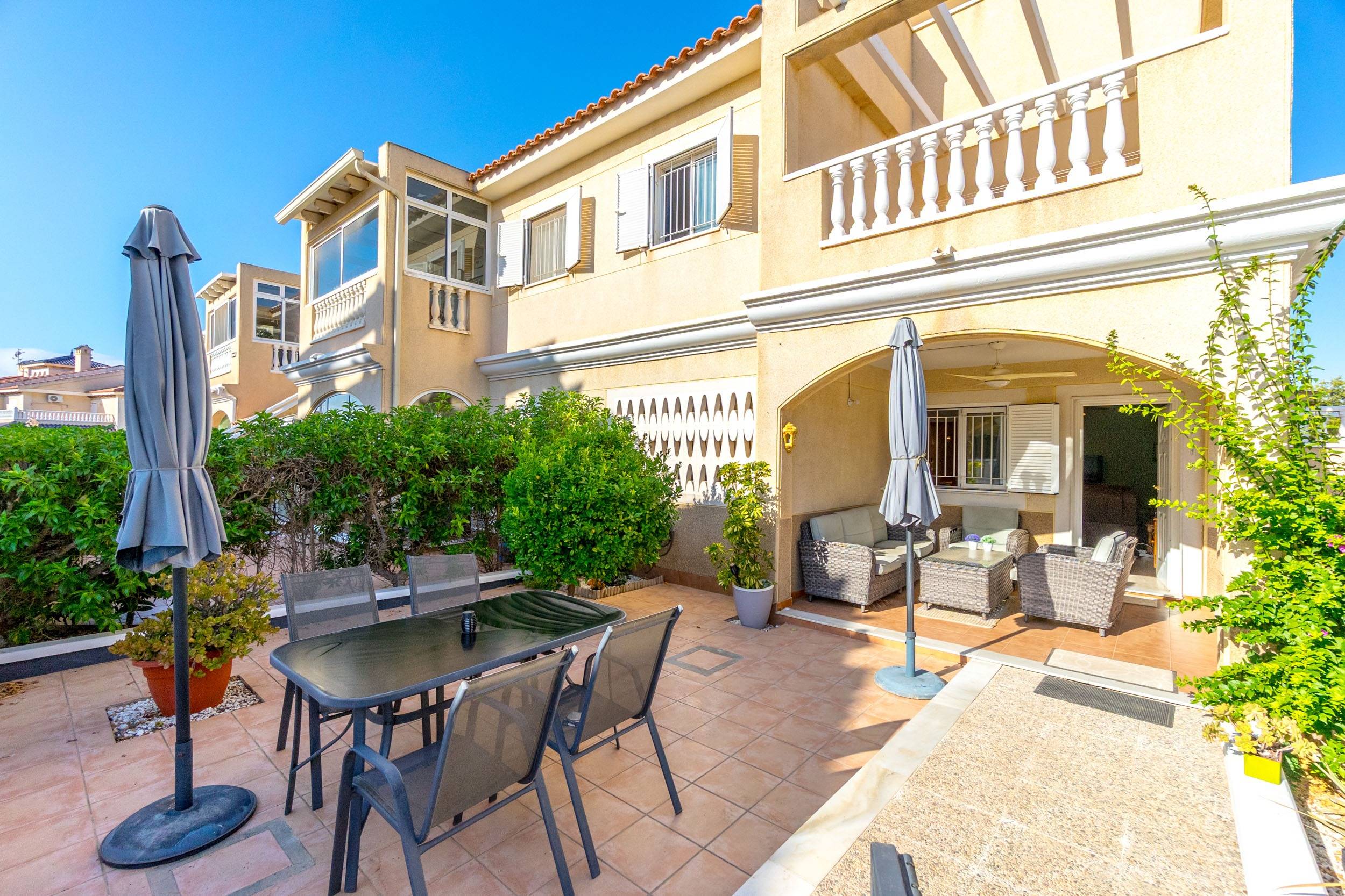 Dining area in duplex for sale in Orihuela Costa
