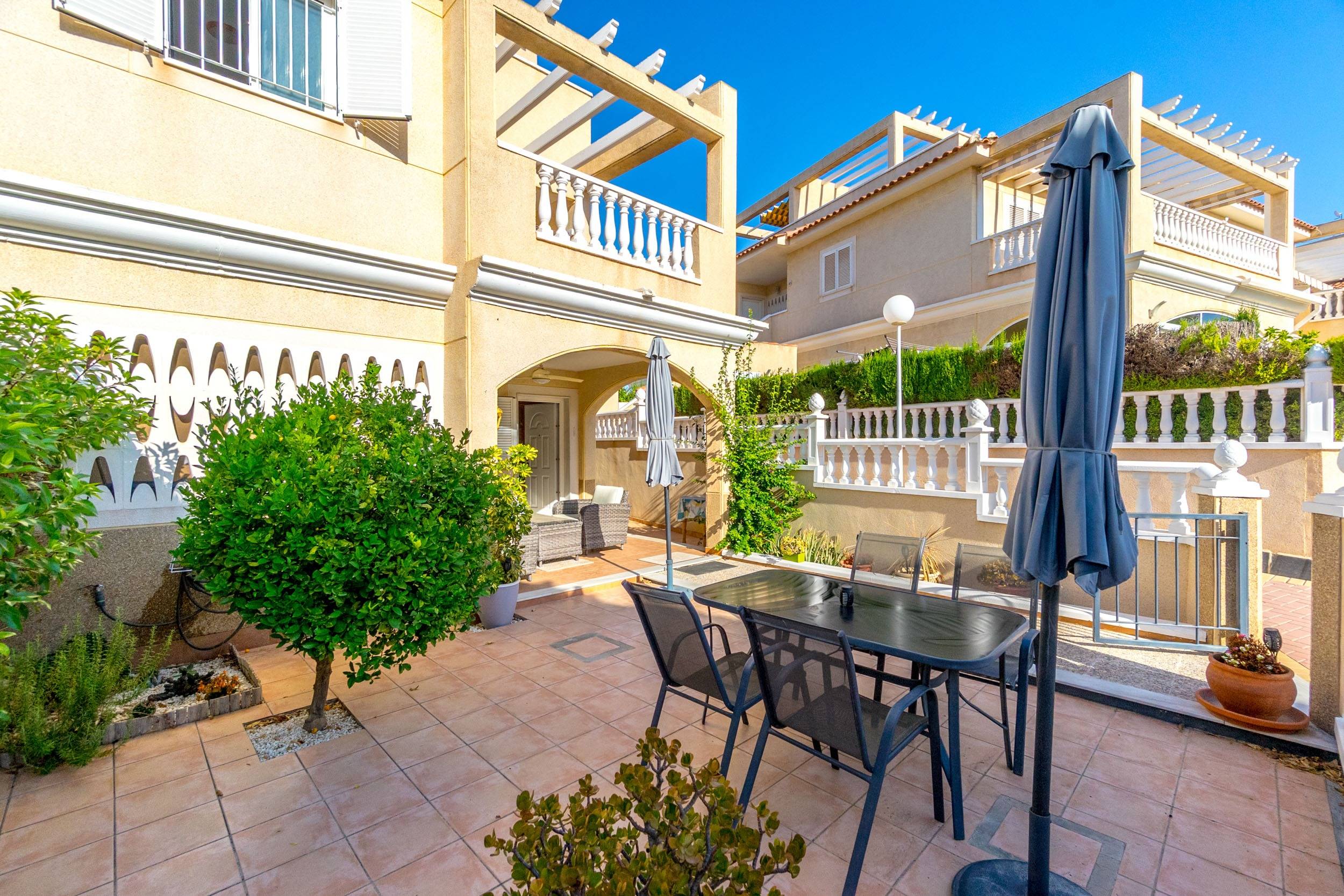 Bedroom in duplex for sale in Orihuela Costa