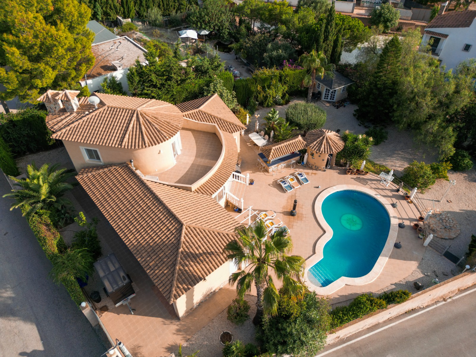 Beautiful villa in Busot with mountain viewVilla/estate with pool (built in 2001) with livable surfa