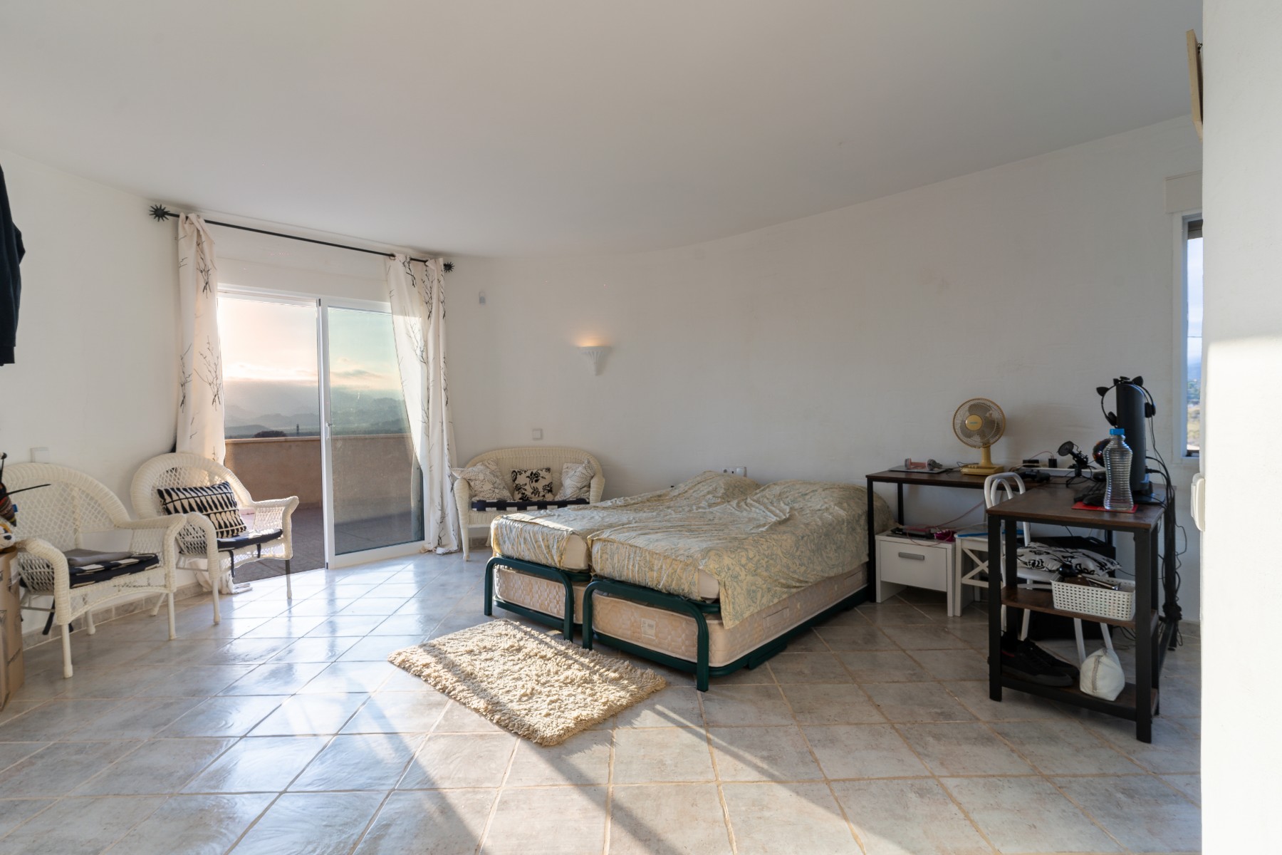 Master bedroom in villa for sale in Busot