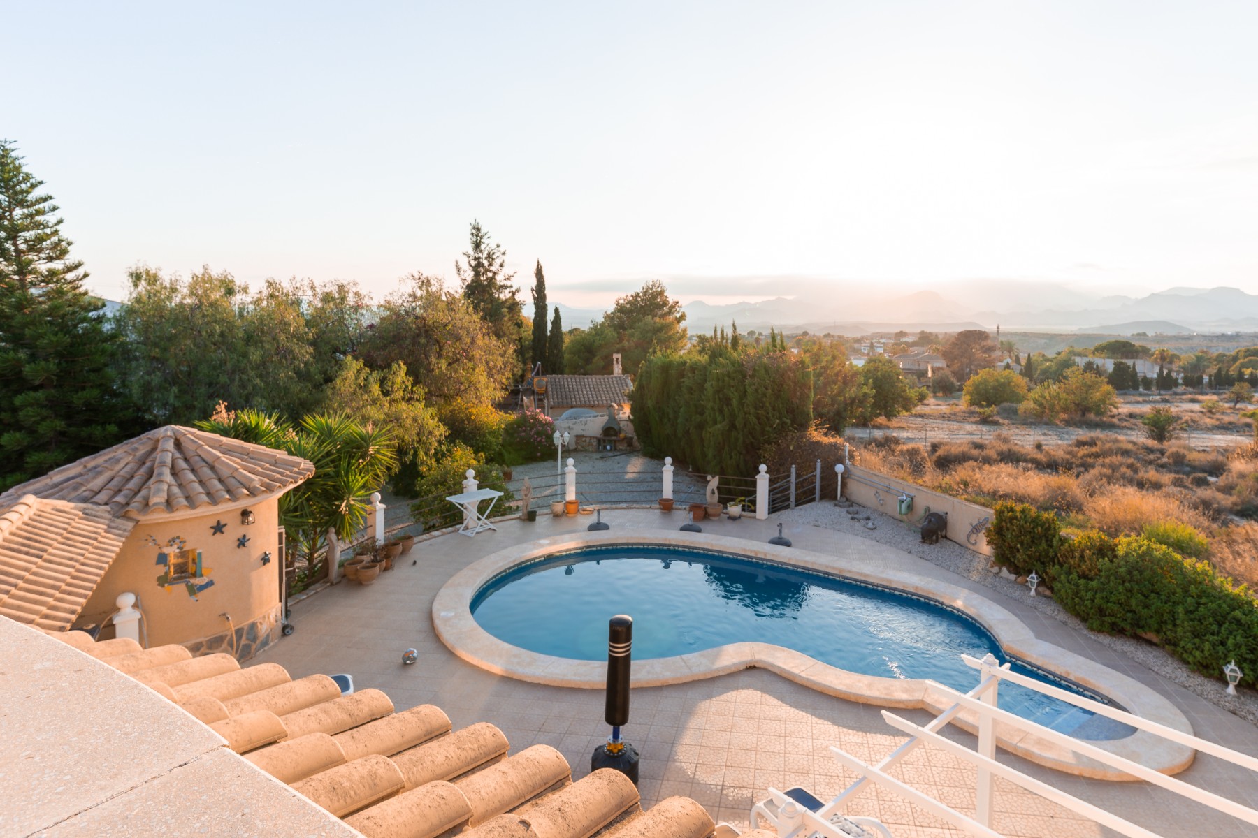 Beautiful villa in Busot with mountain viewVilla/estate with pool (built in 2001) with livable surfa