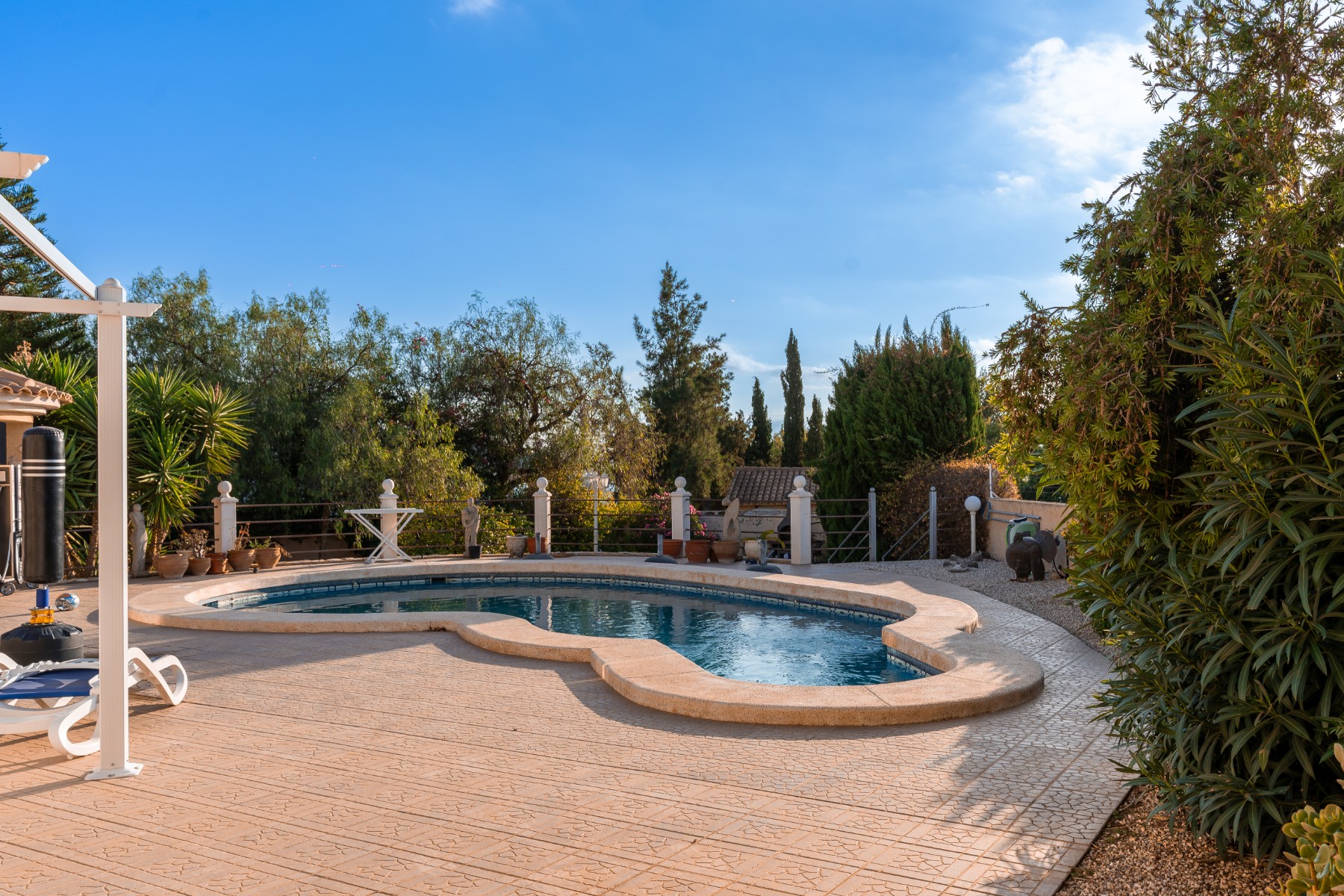 Beautiful villa in Busot with mountain viewVilla/estate with pool (built in 2001) with livable surfa