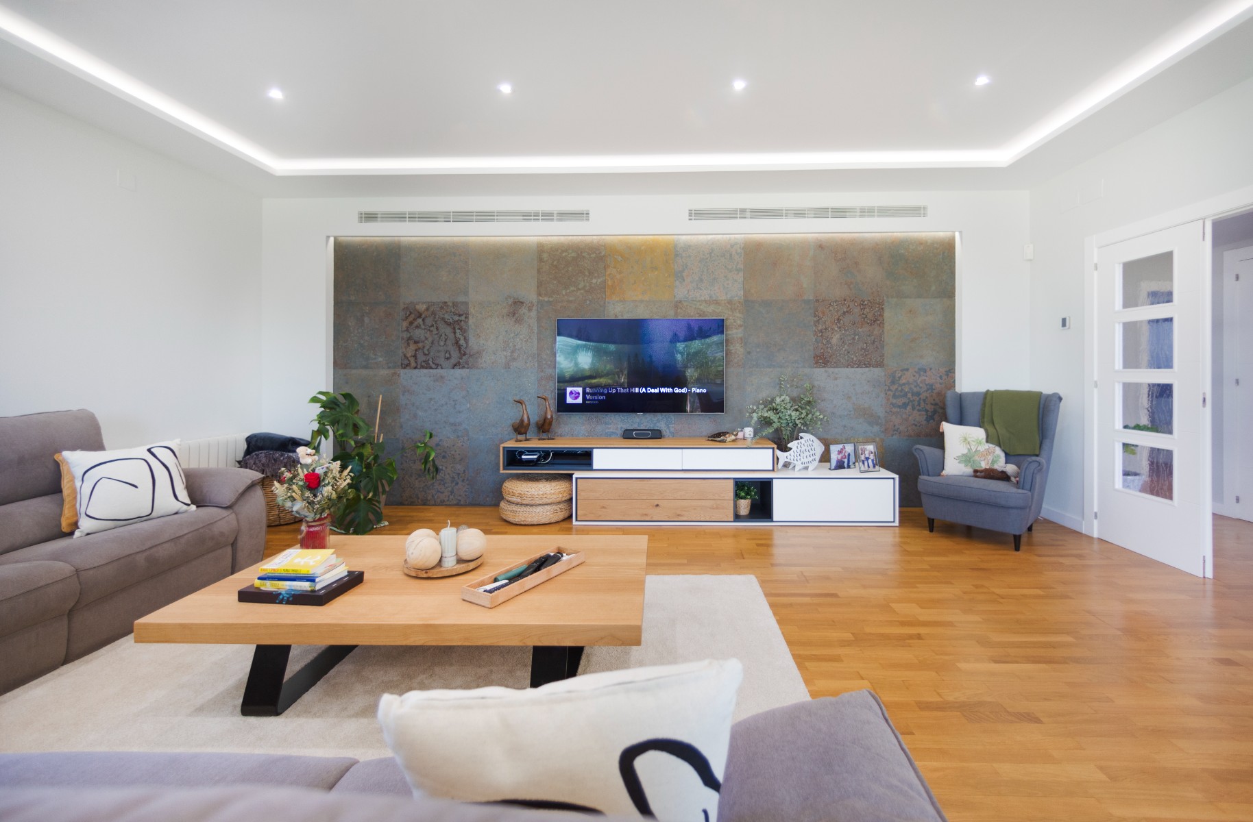 Bedroom in villa for sale in San Vicente del Raspeig