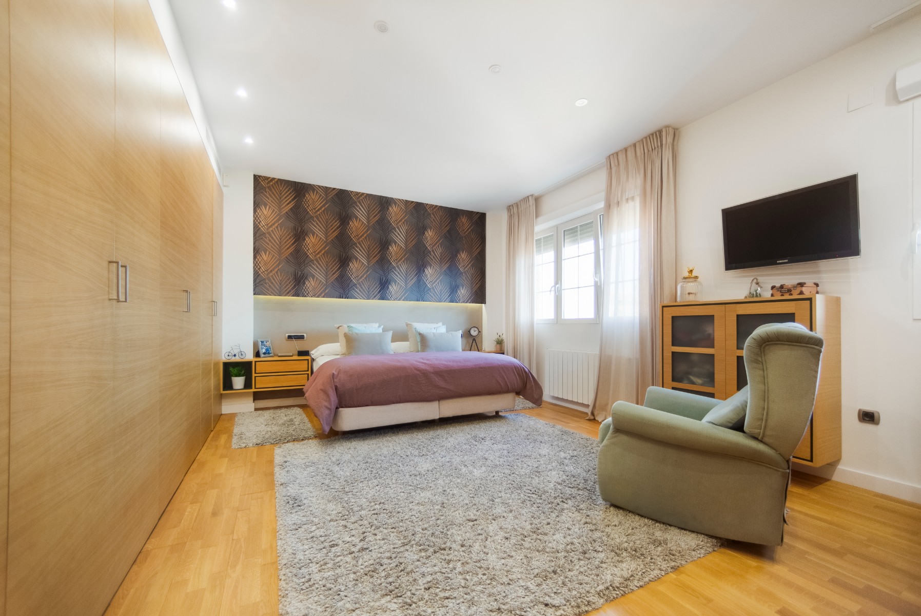 Bedroom in villa for sale in San Vicente del Raspeig