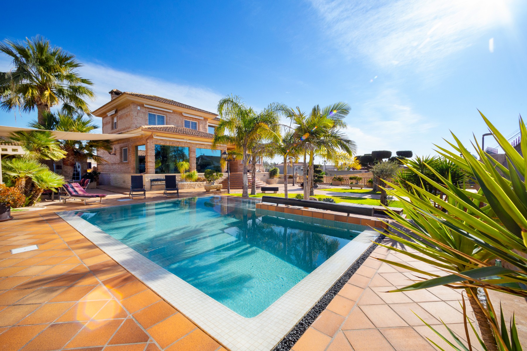 Luxury villa in San Vicente, Alicante - Los Girasoles The chalet is located less than 10 minutes fro