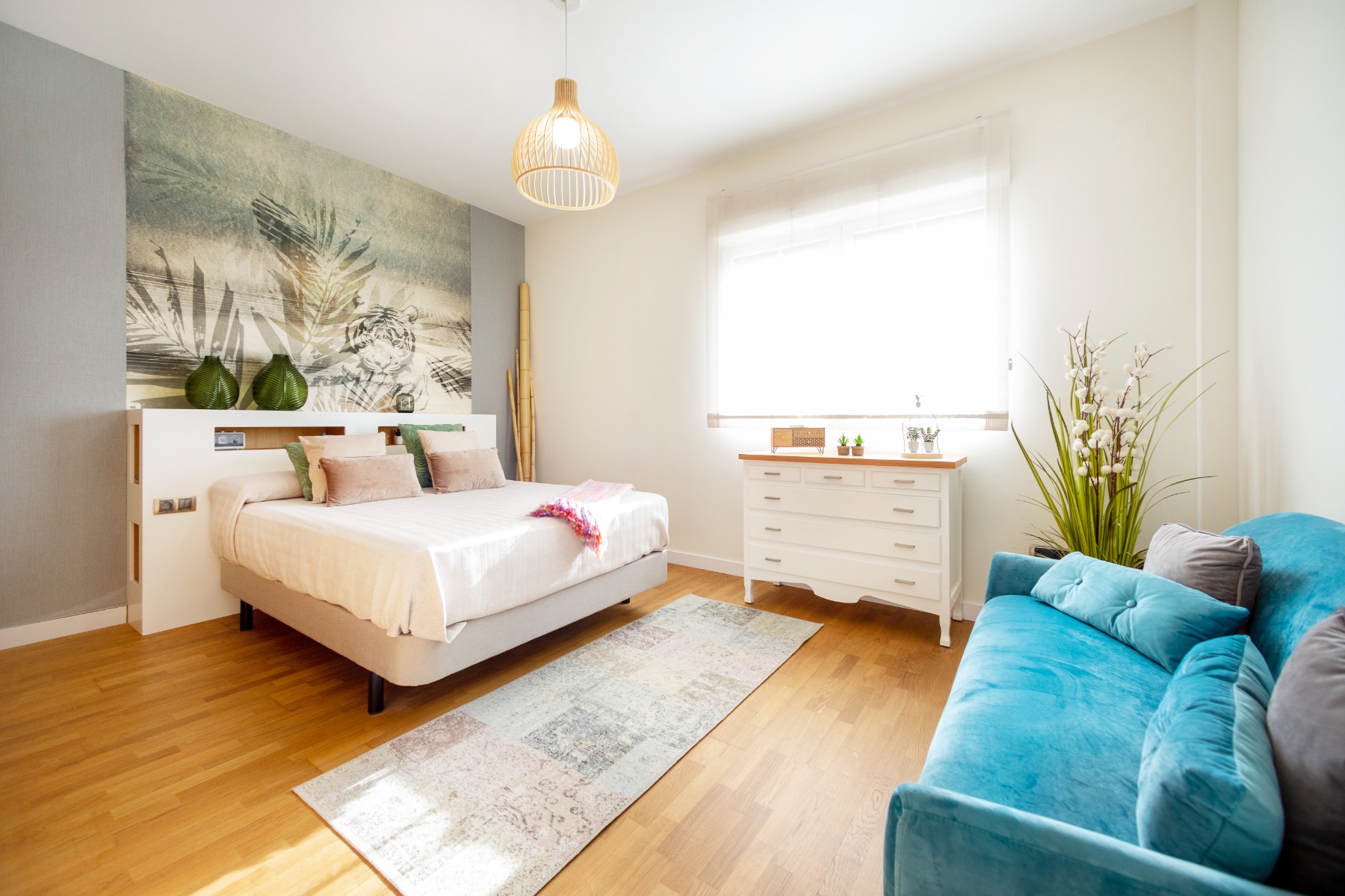 Master bedroom in villa for sale in San Vicente del Raspeig