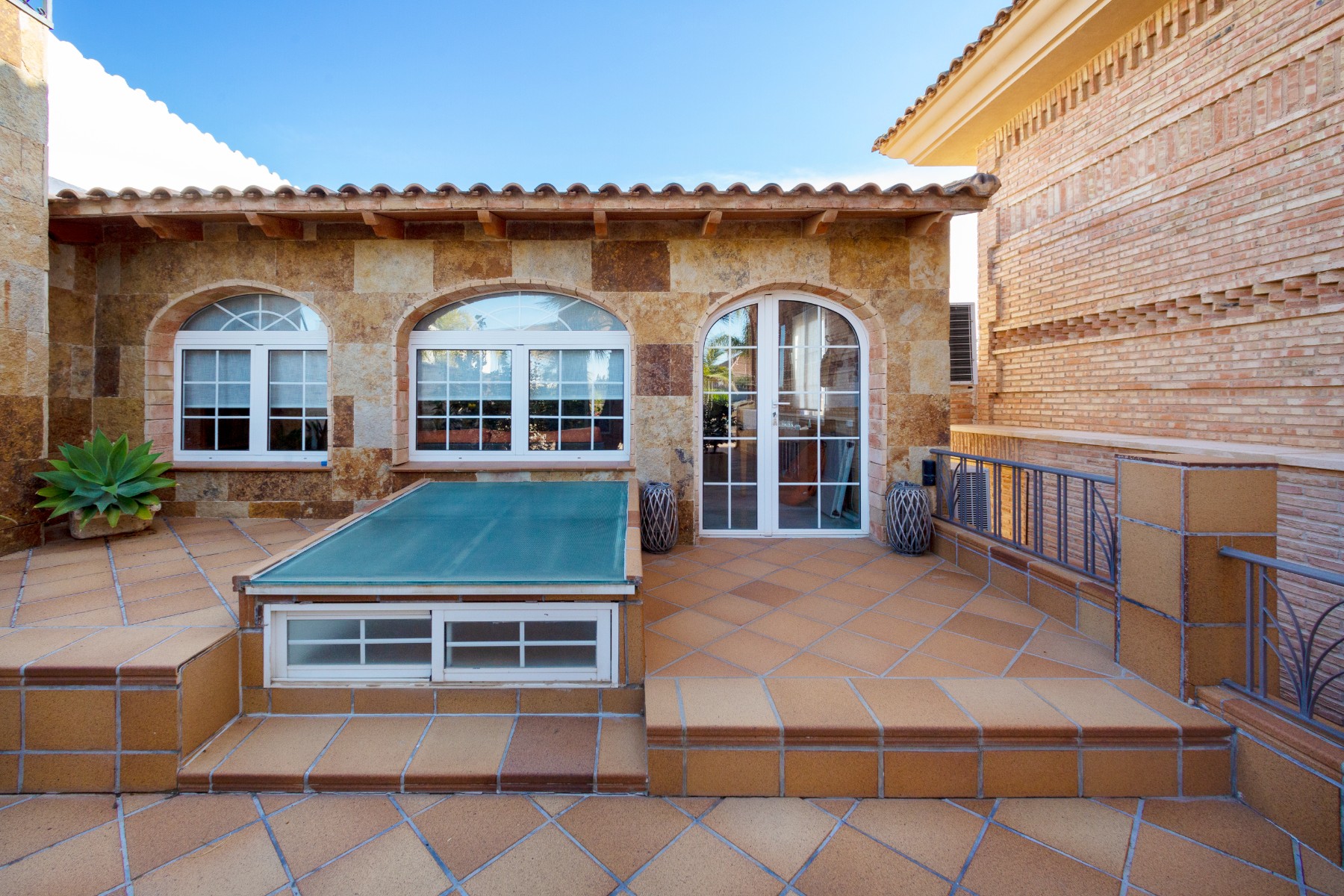 Bedroom in villa for sale in San Vicente del Raspeig