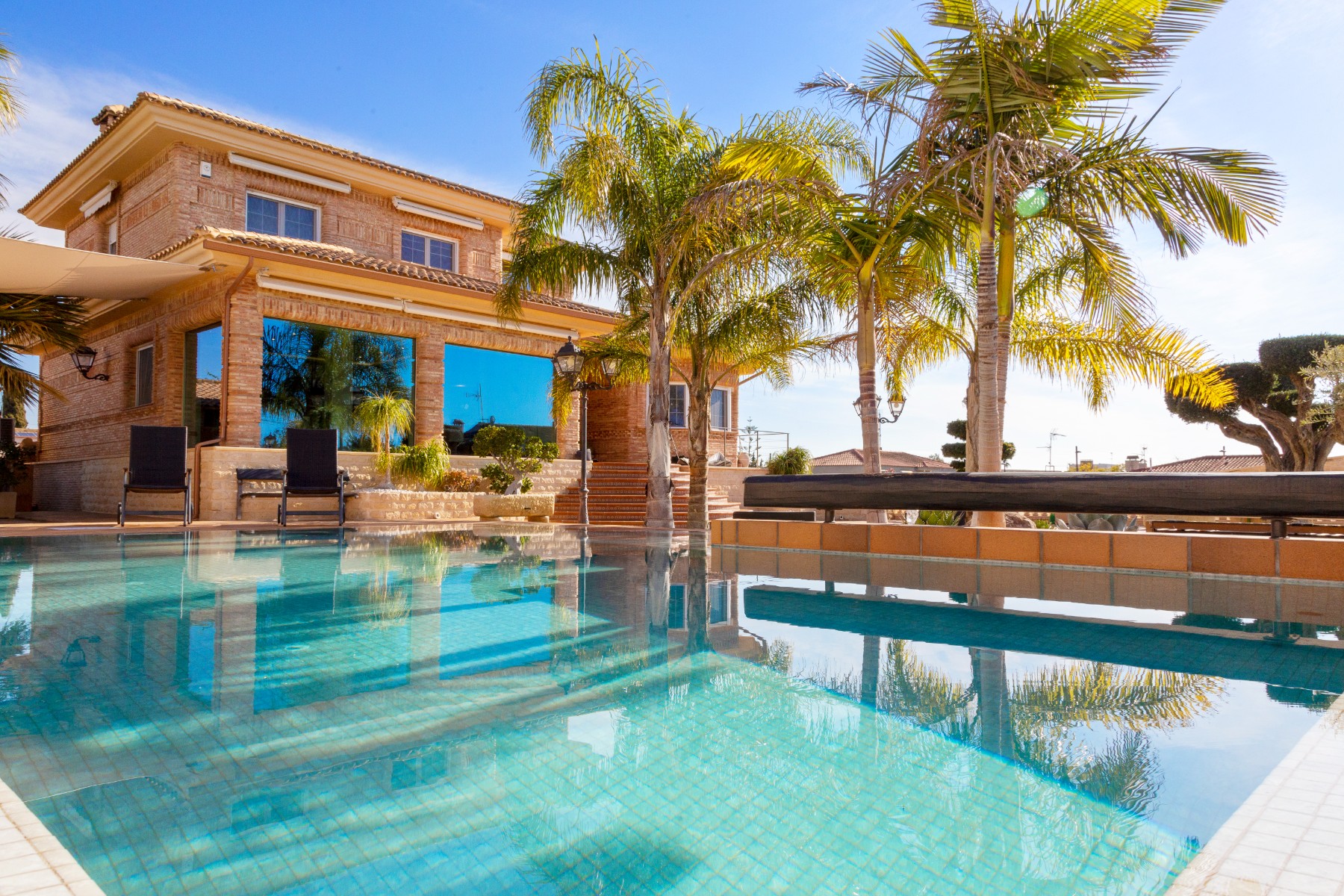 Luxury villa in San Vicente, Alicante - Los Girasoles The chalet is located less than 10 minutes fro