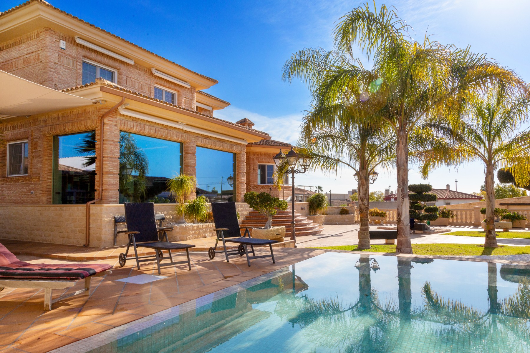 Luxury villa in San Vicente, Alicante - Los Girasoles The chalet is located less than 10 minutes fro