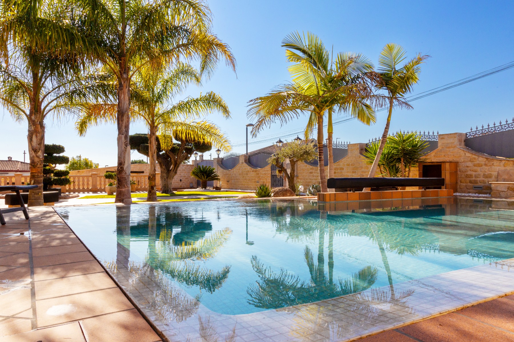 Terrace in villa for sale in San Vicente del Raspeig