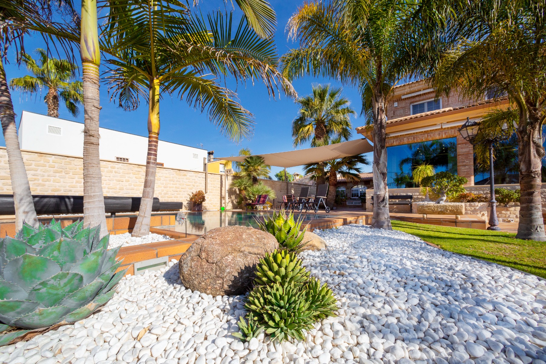 Garden in villa for sale in San Vicente del Raspeig