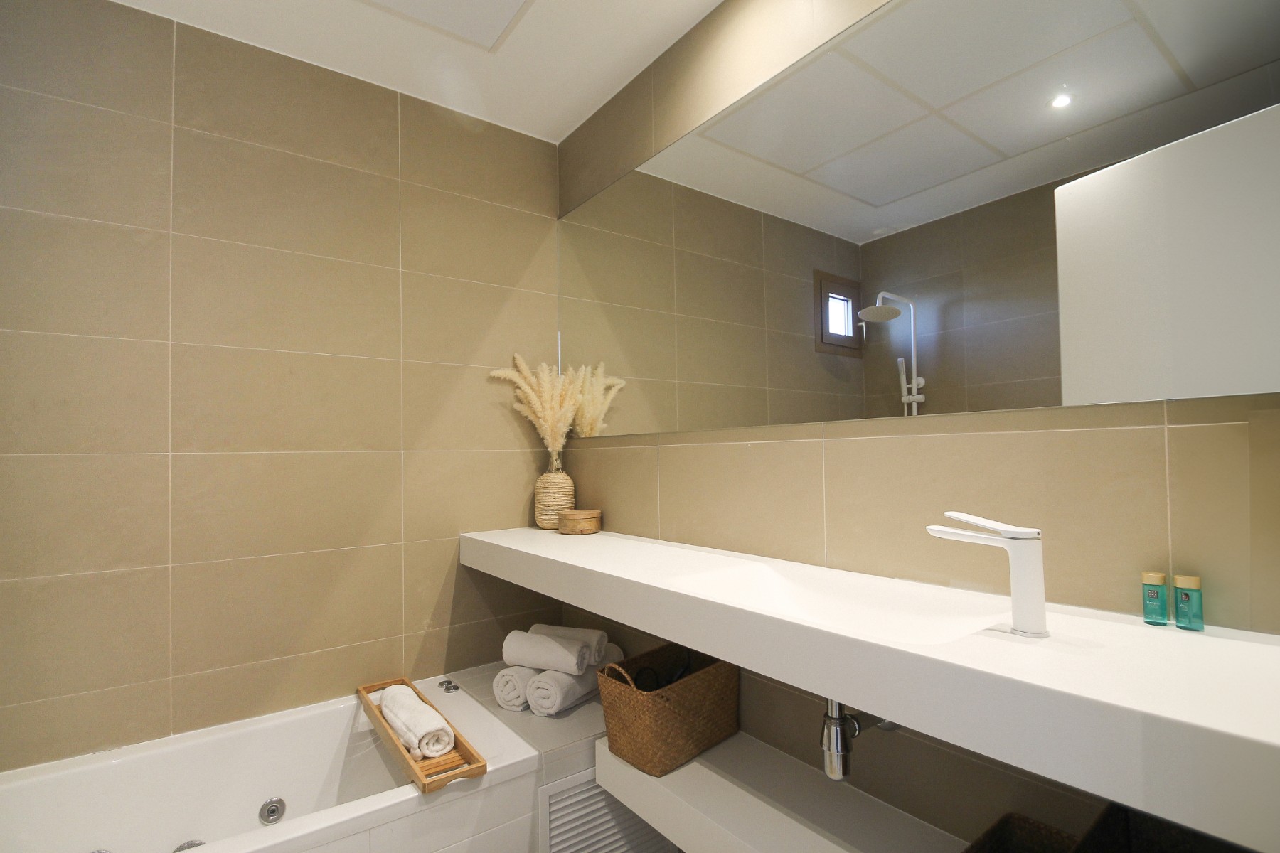 Bathroom in apartment for sale in Benidorm
