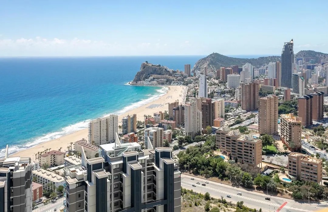 Master bedroom in apartment for sale in Benidorm
