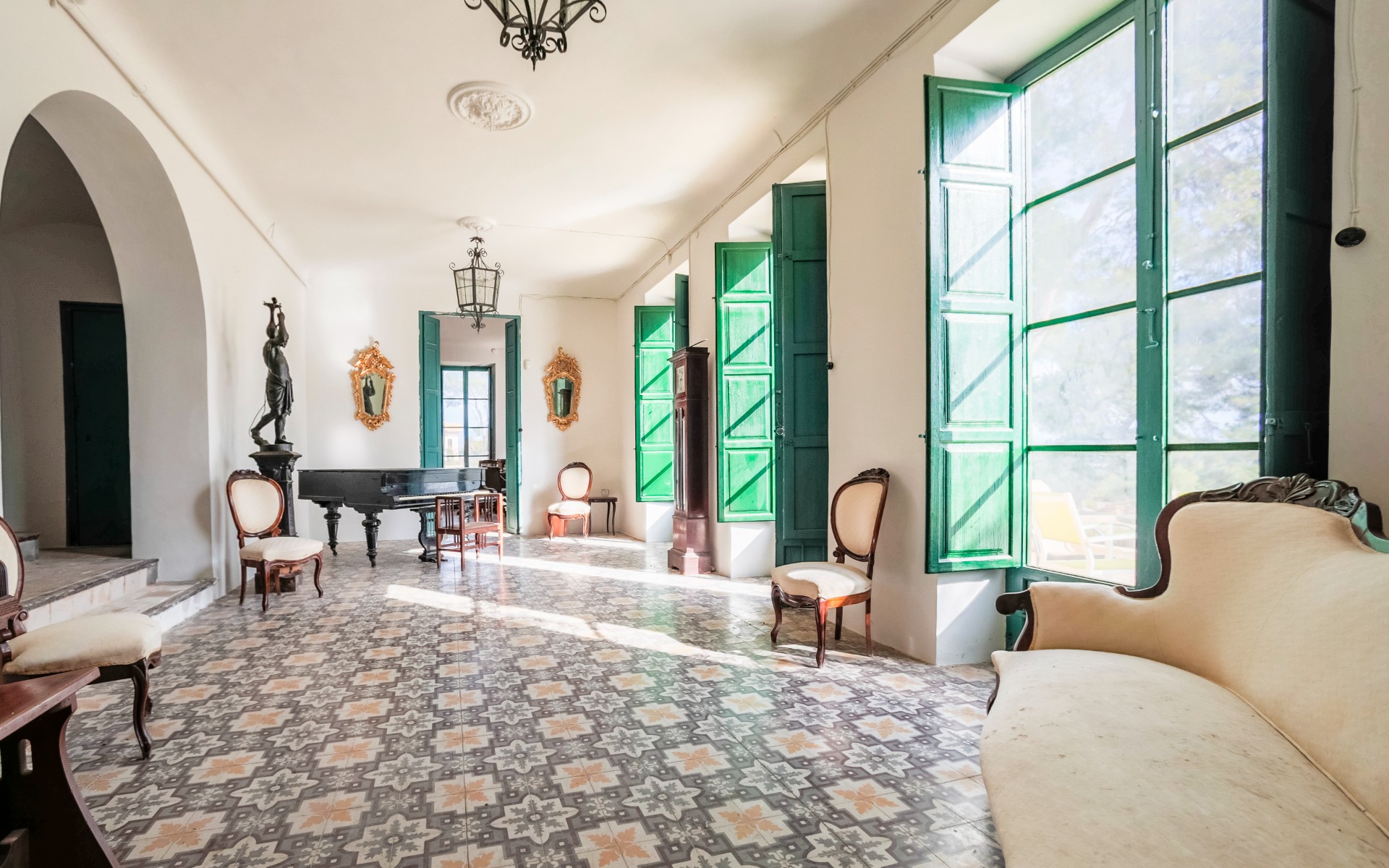 Exterior view in villa for sale in Alicante