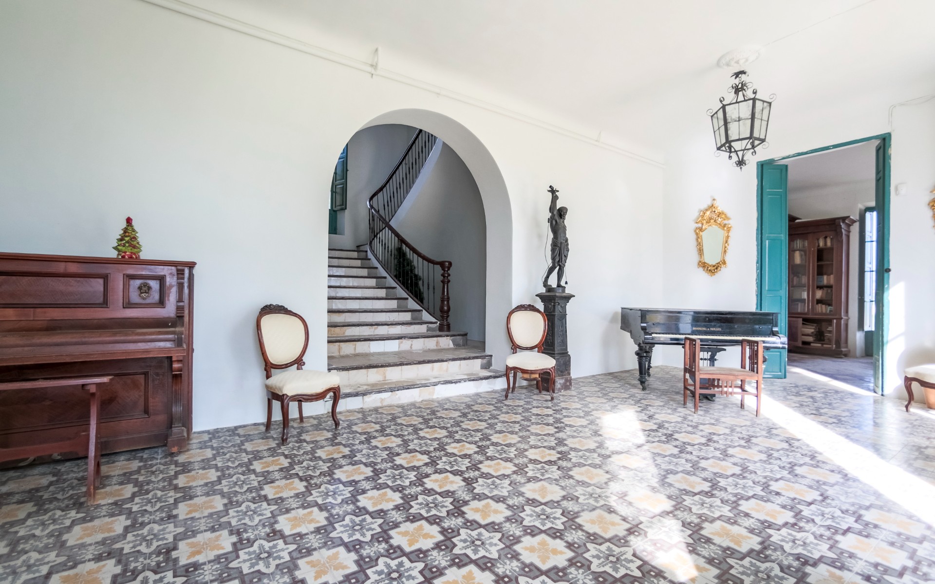 Living room in villa for sale in Alicante