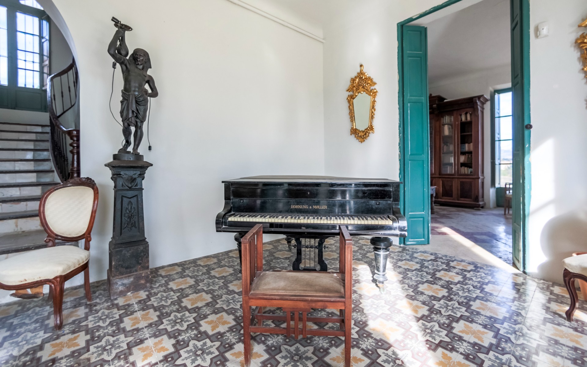 Master bedroom in villa for sale in Alicante