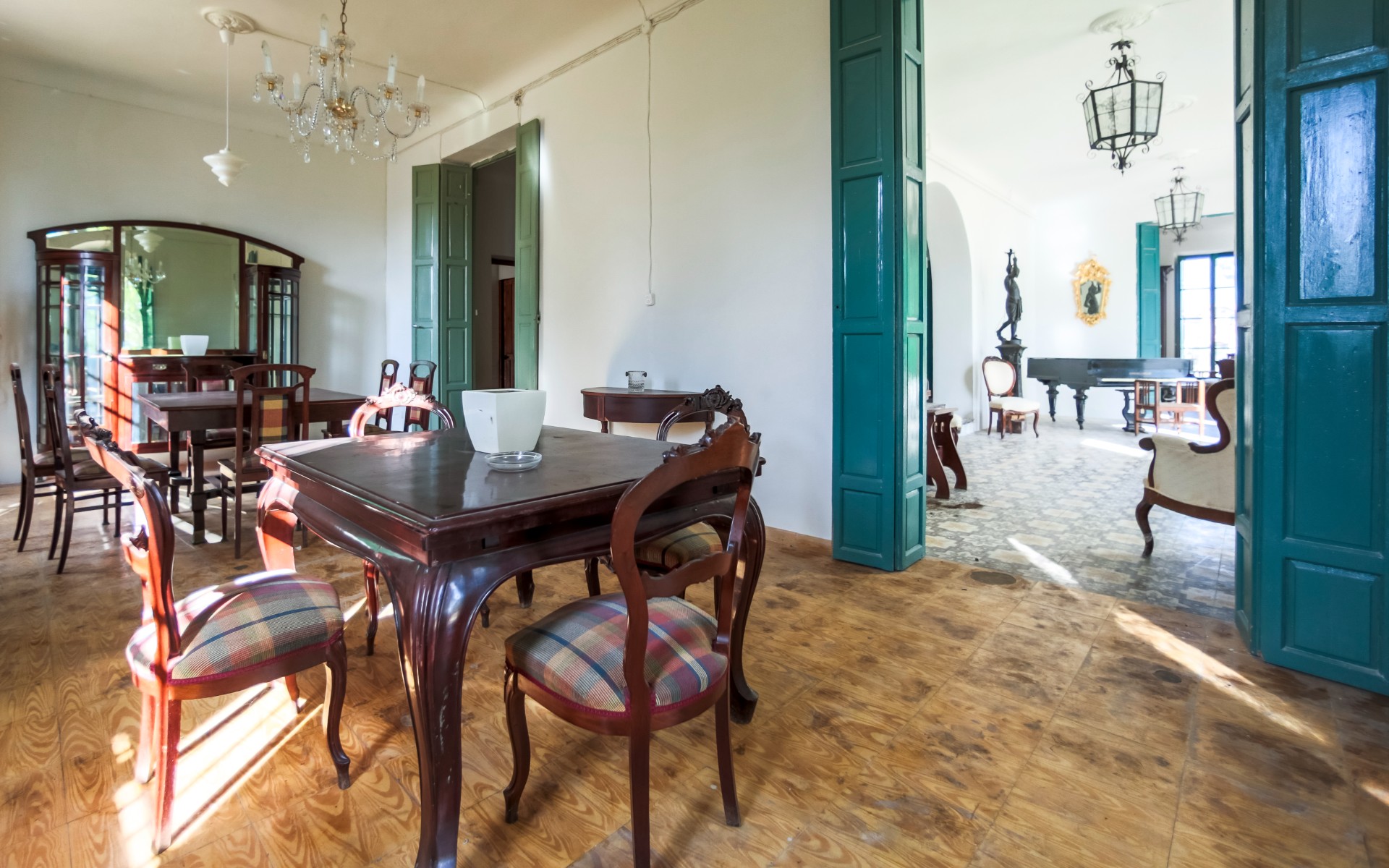 Master bedroom in villa for sale in Alicante