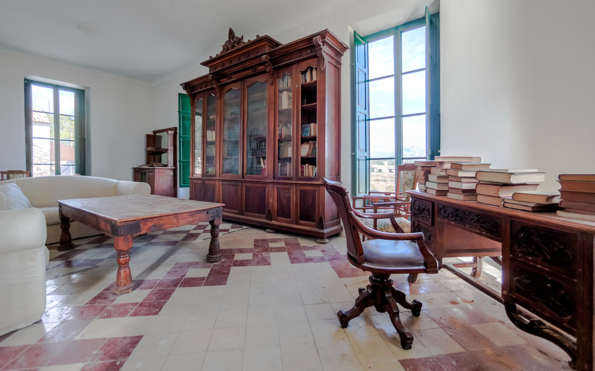 Bathroom in villa for sale in Alicante