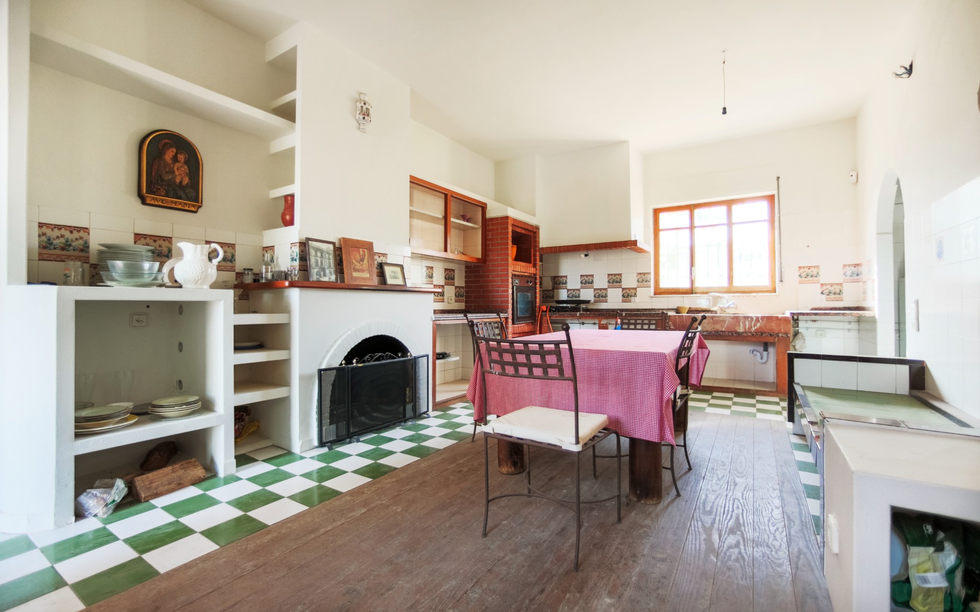 Dining area in villa for sale in Alicante