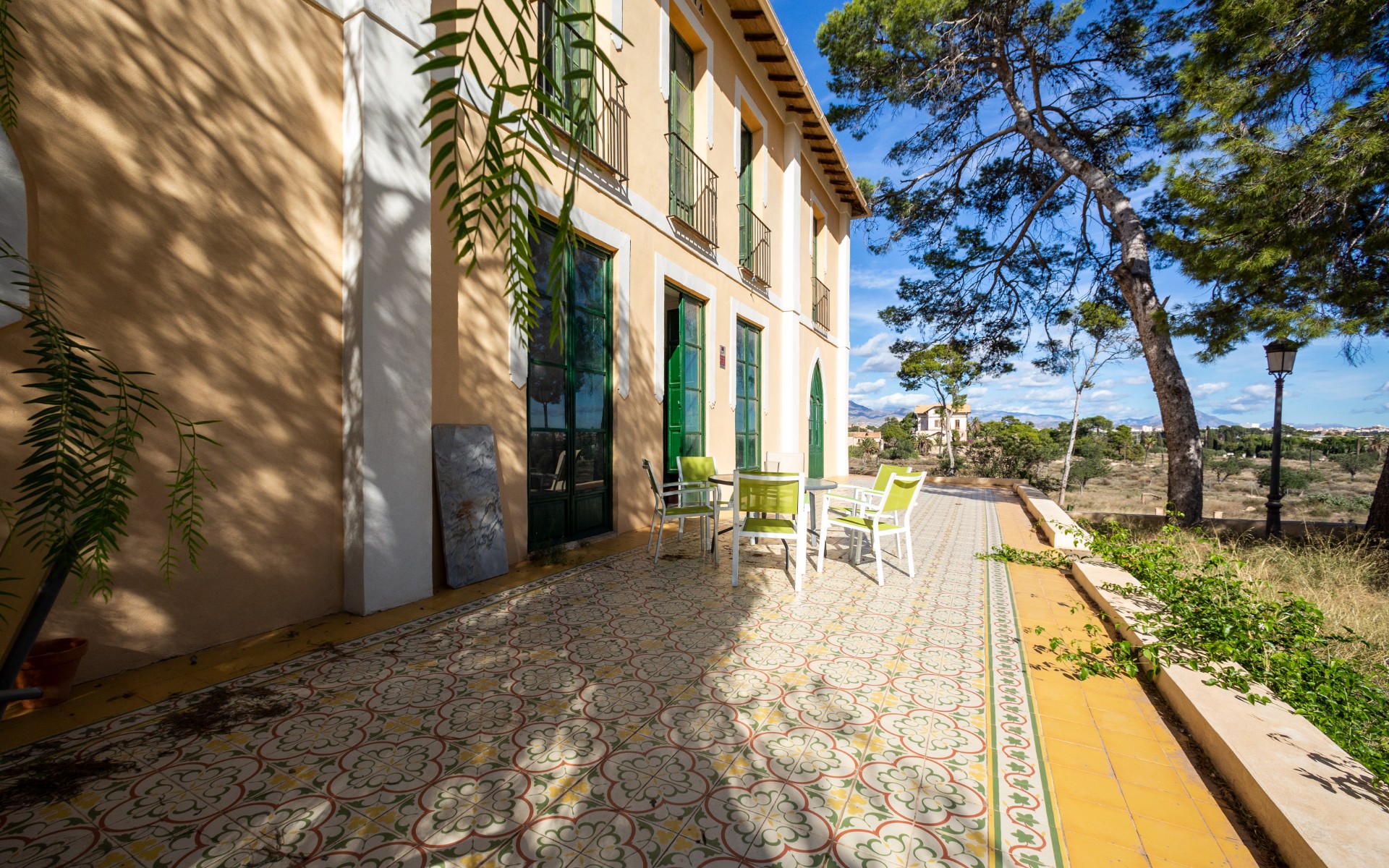 Terrace in villa for sale in Alicante