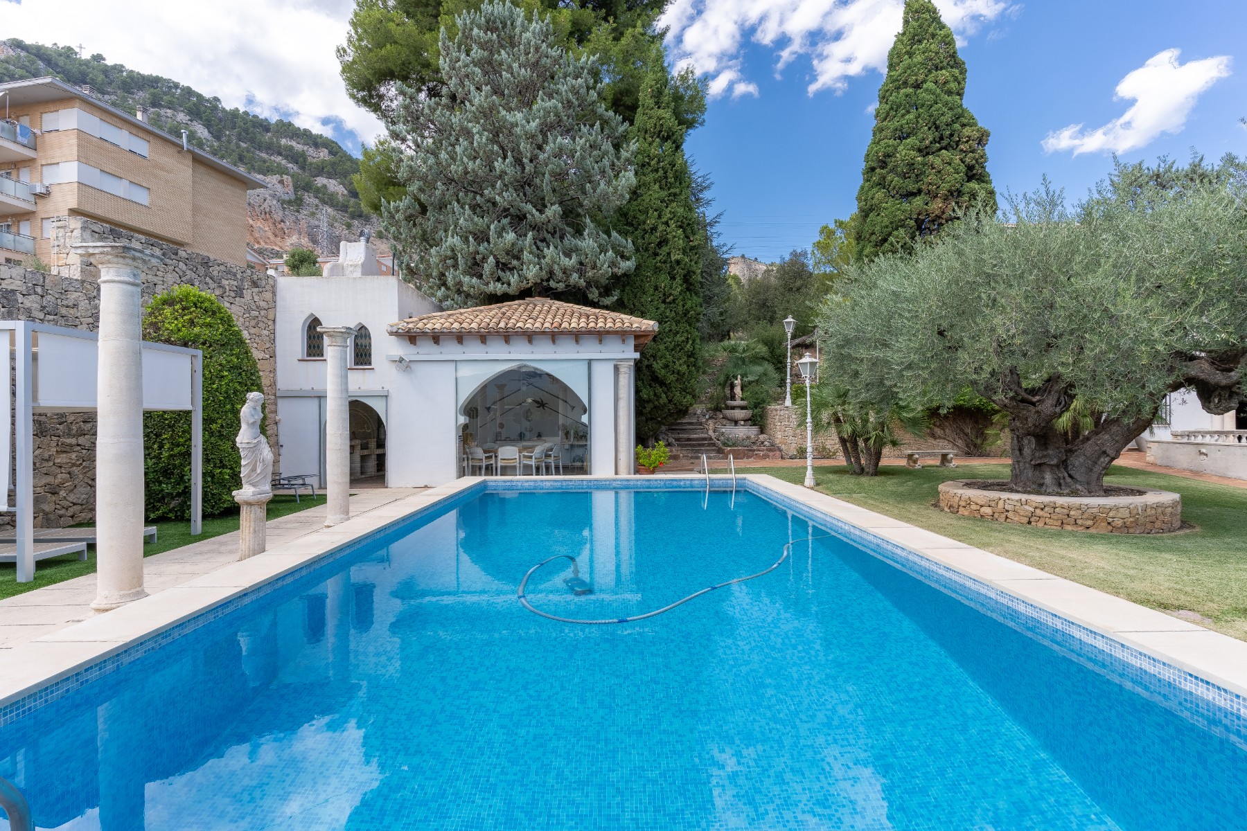 Pool area in villa for sale in Alcoy