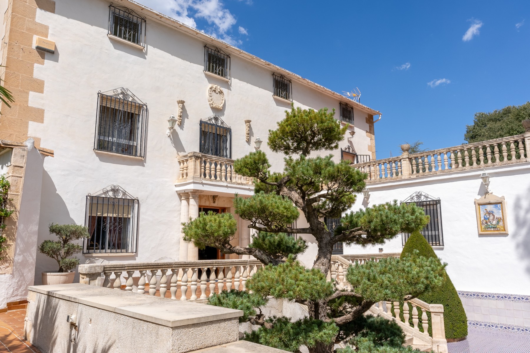 Master bedroom in villa for sale in Alcoy