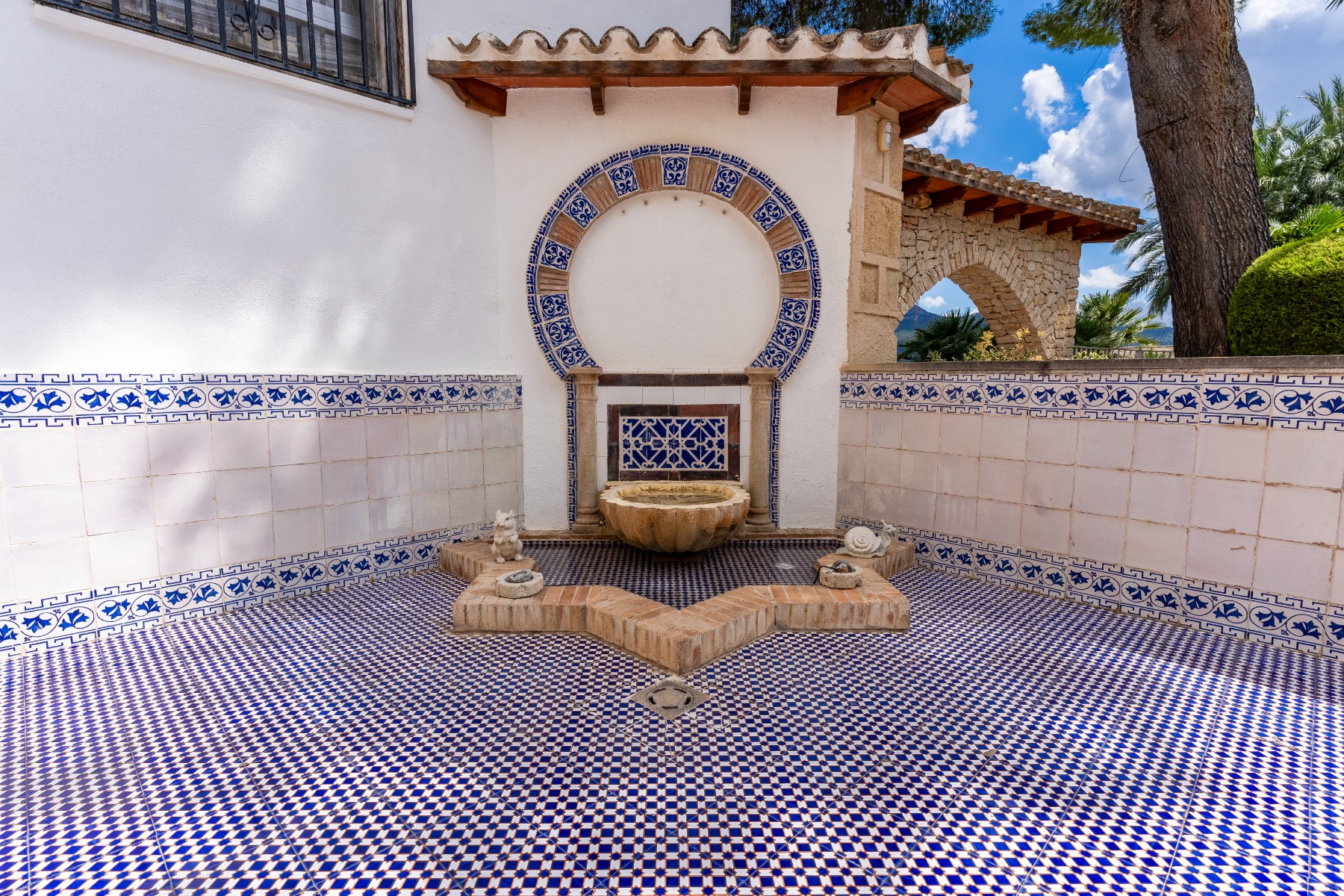 Bedroom in villa for sale in Alcoy