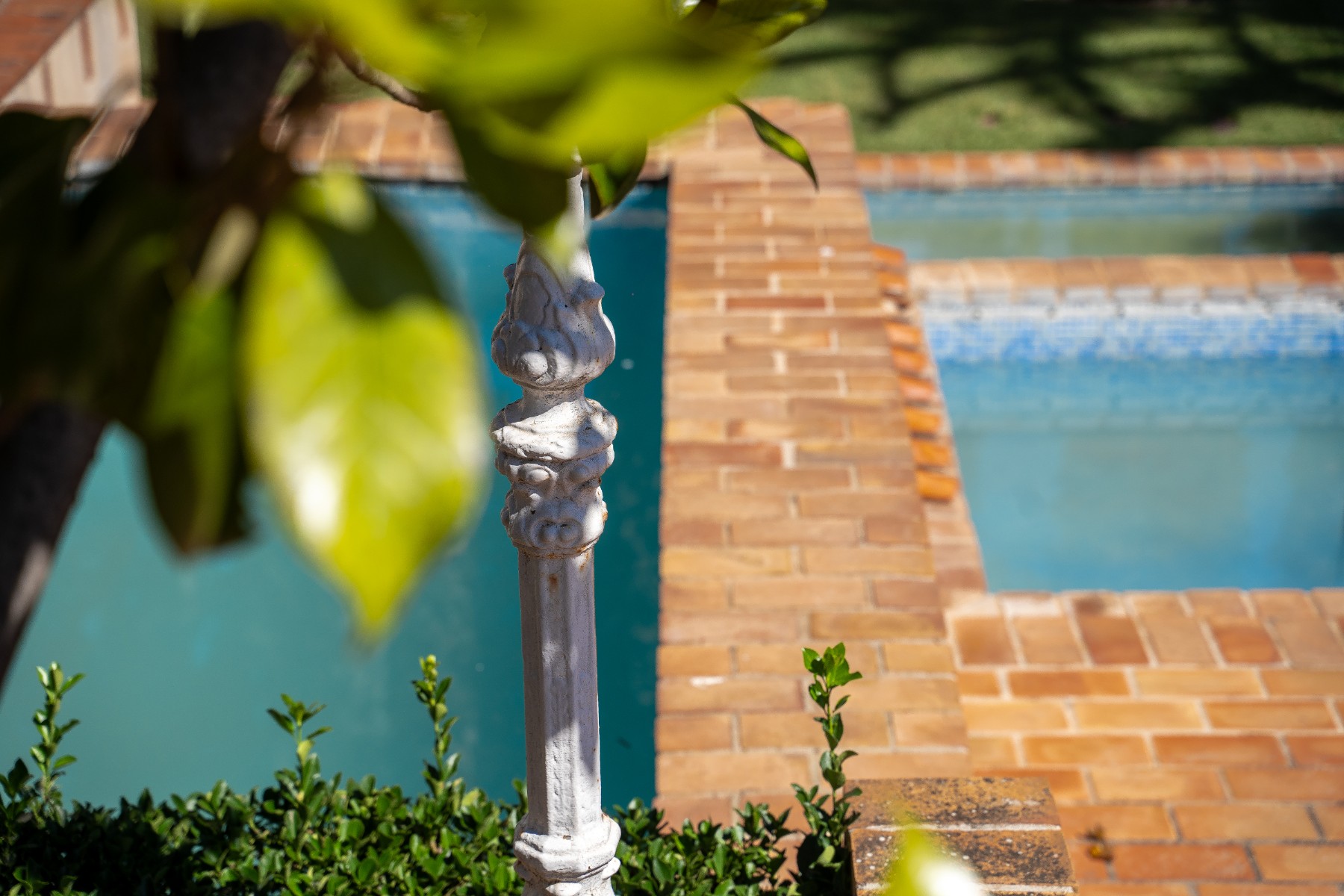 Pool area in villa for sale in Alcoy