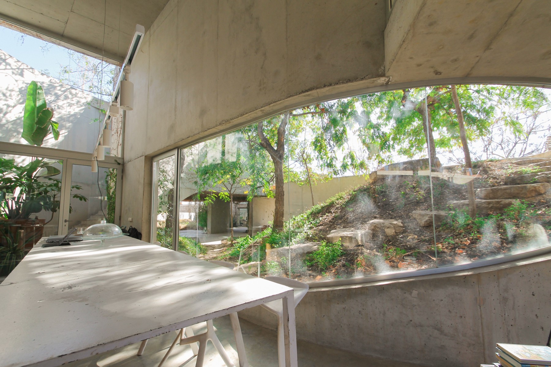 Pool area in villa for sale in San Vicente del Raspeig