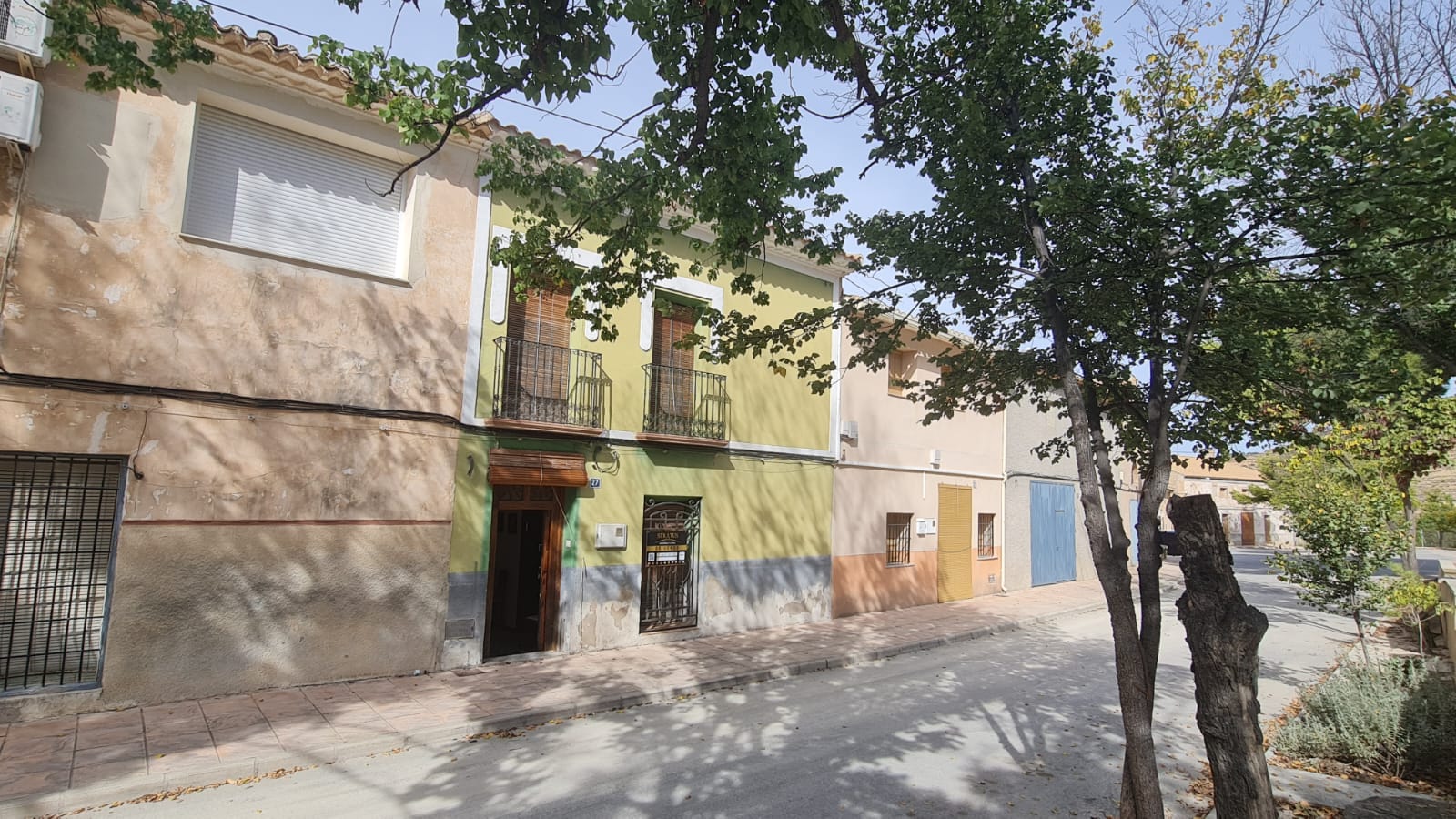 Located in the peaceful hamlet of Encebras, this spacious village house is perfect for those seeking