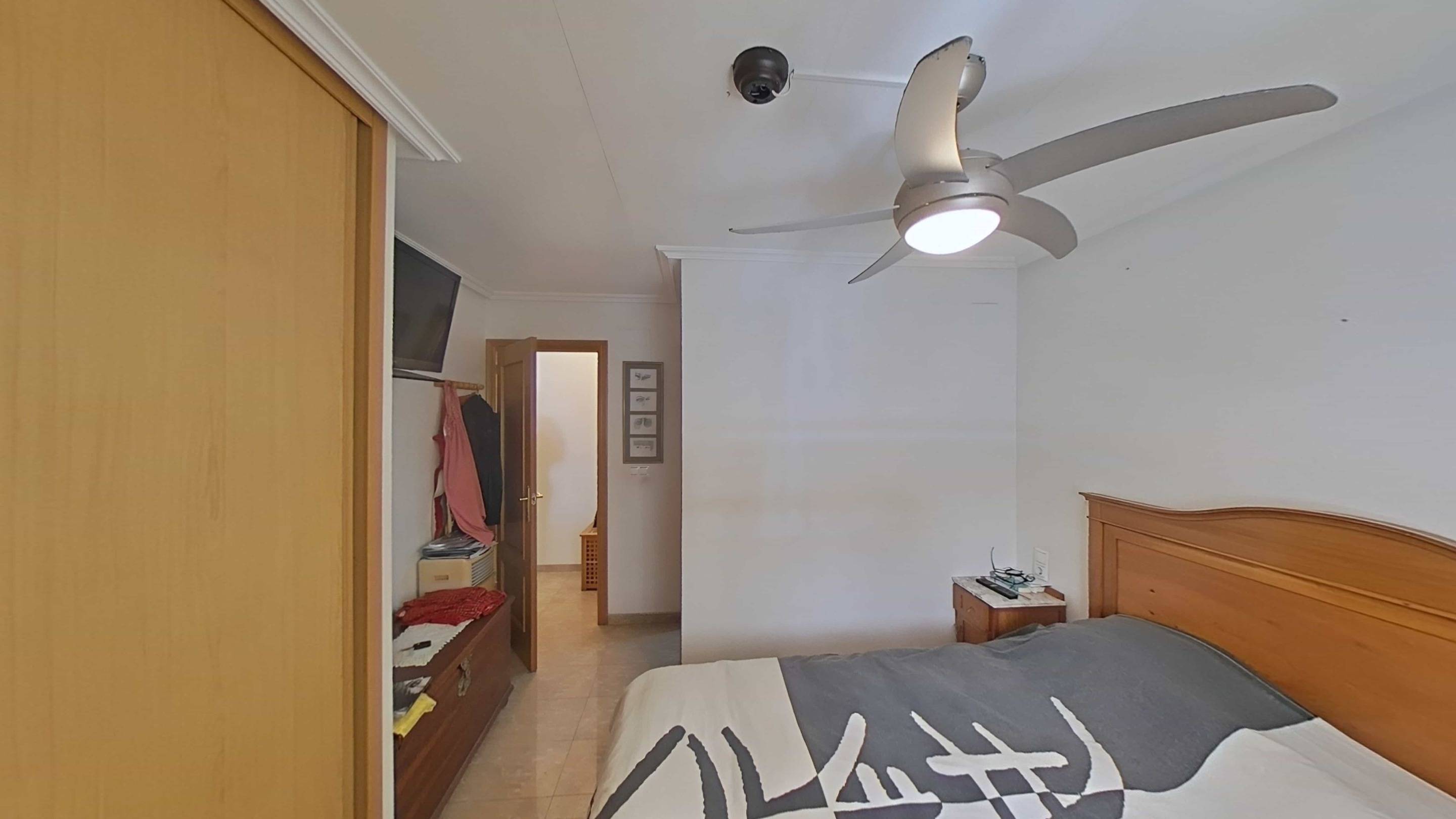 Bedroom in apartment for sale in Torrevieja