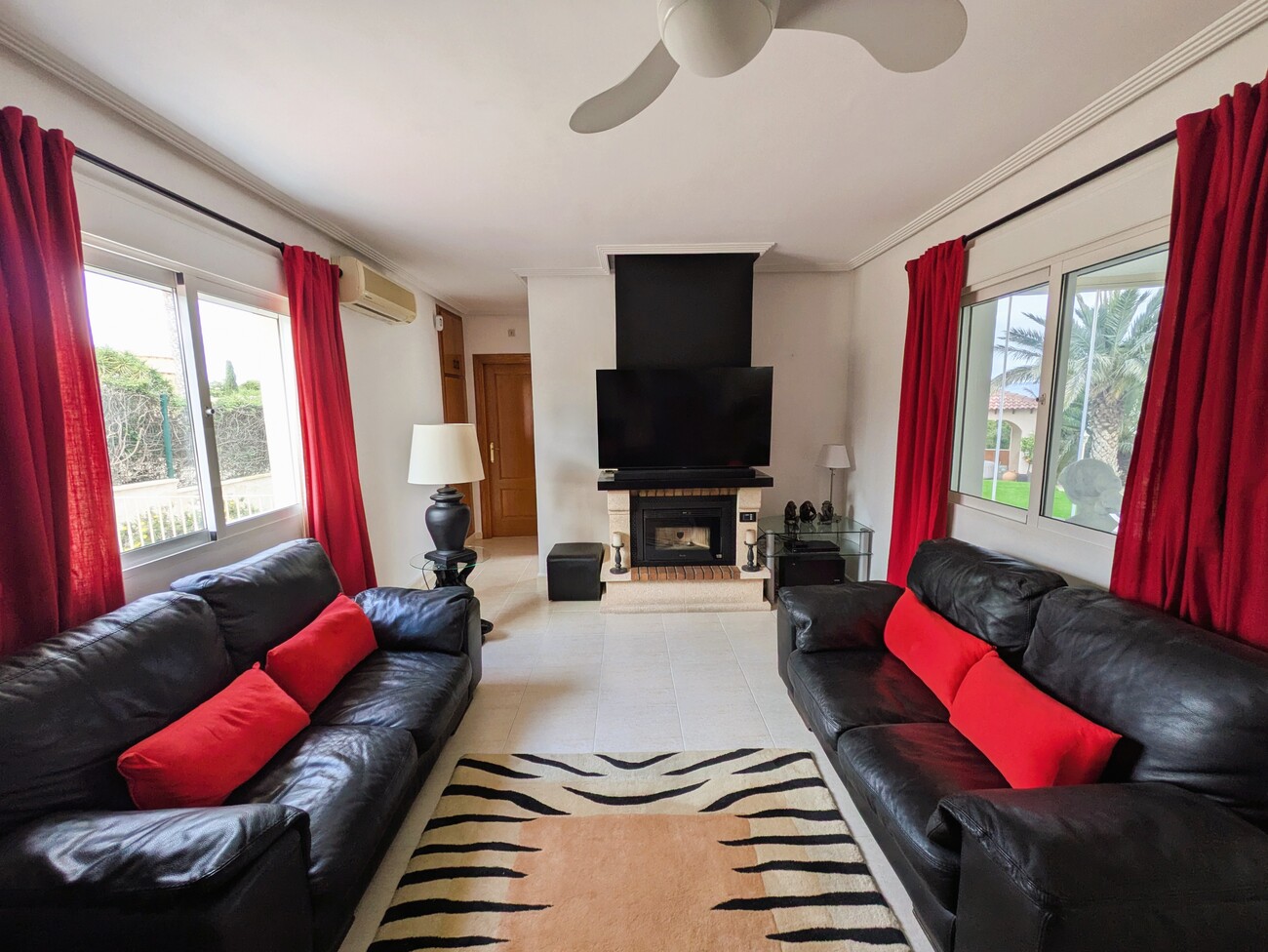 Master bedroom in villa for sale in Campos del Río