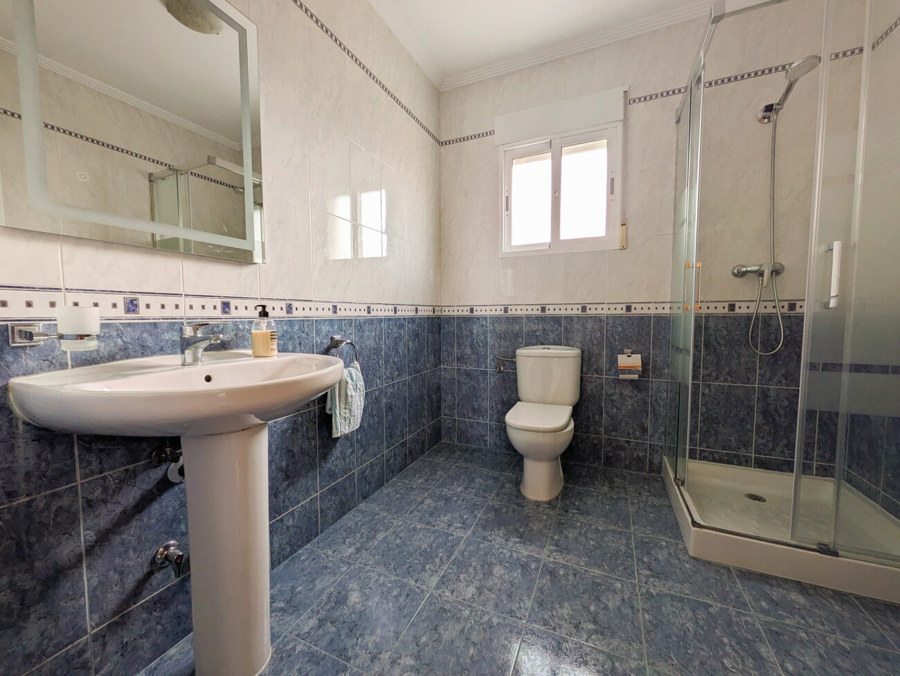 Bedroom in villa for sale in Campos del Río