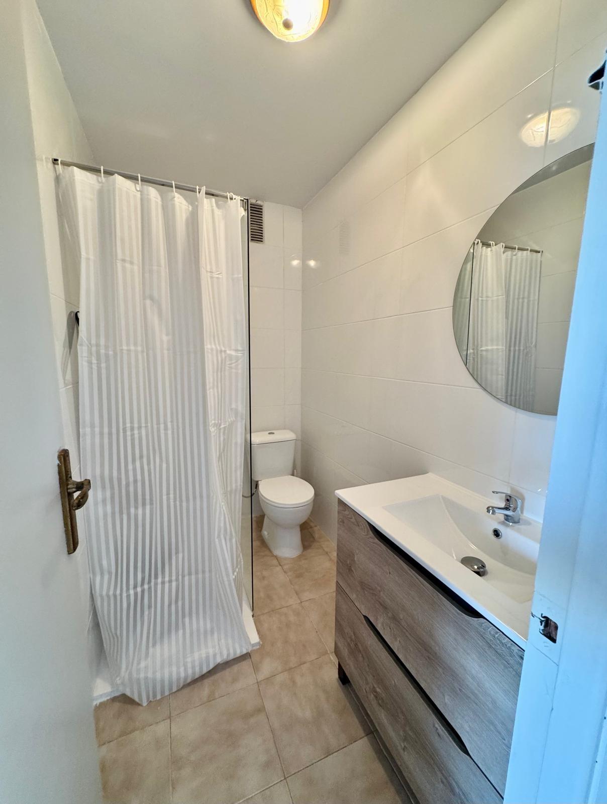 Bedroom in apartment for sale in Torrevieja