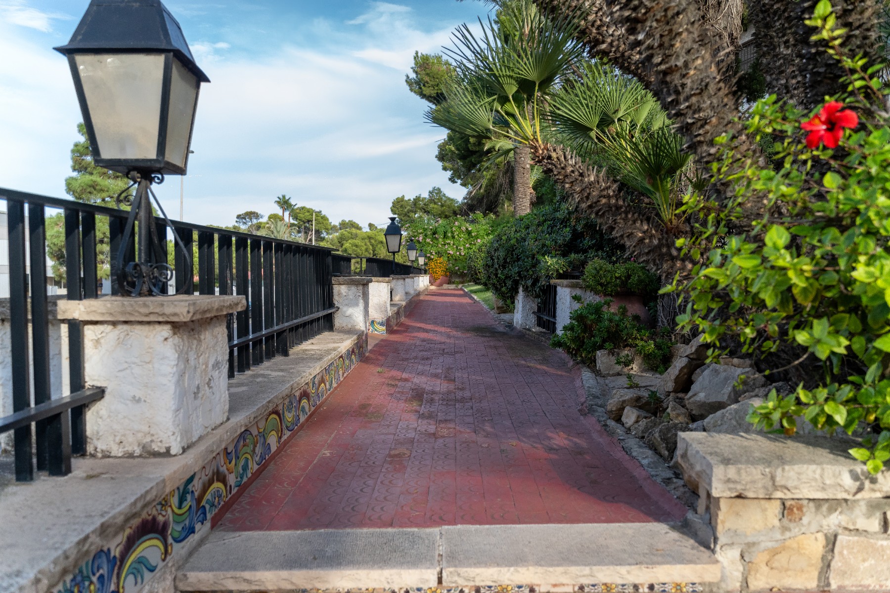 Garden in villa for sale in Alicante