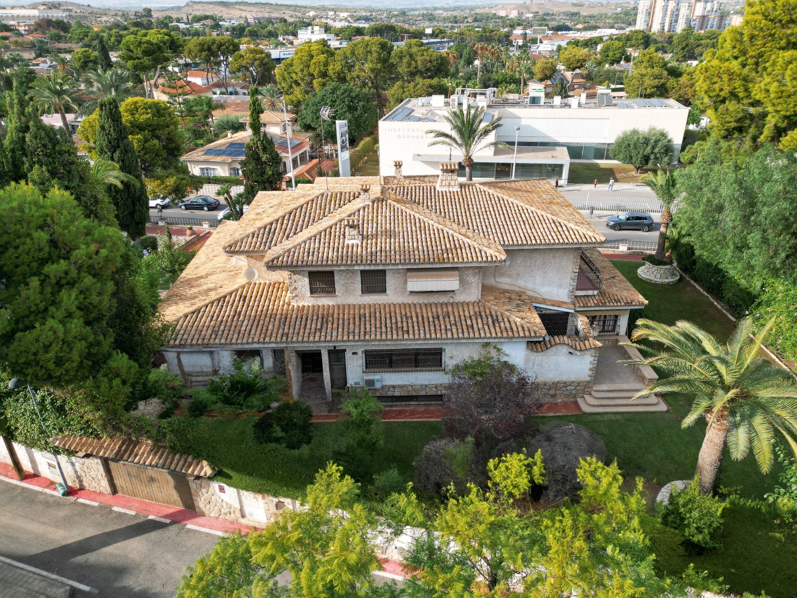 Bathroom in villa for sale in Alicante