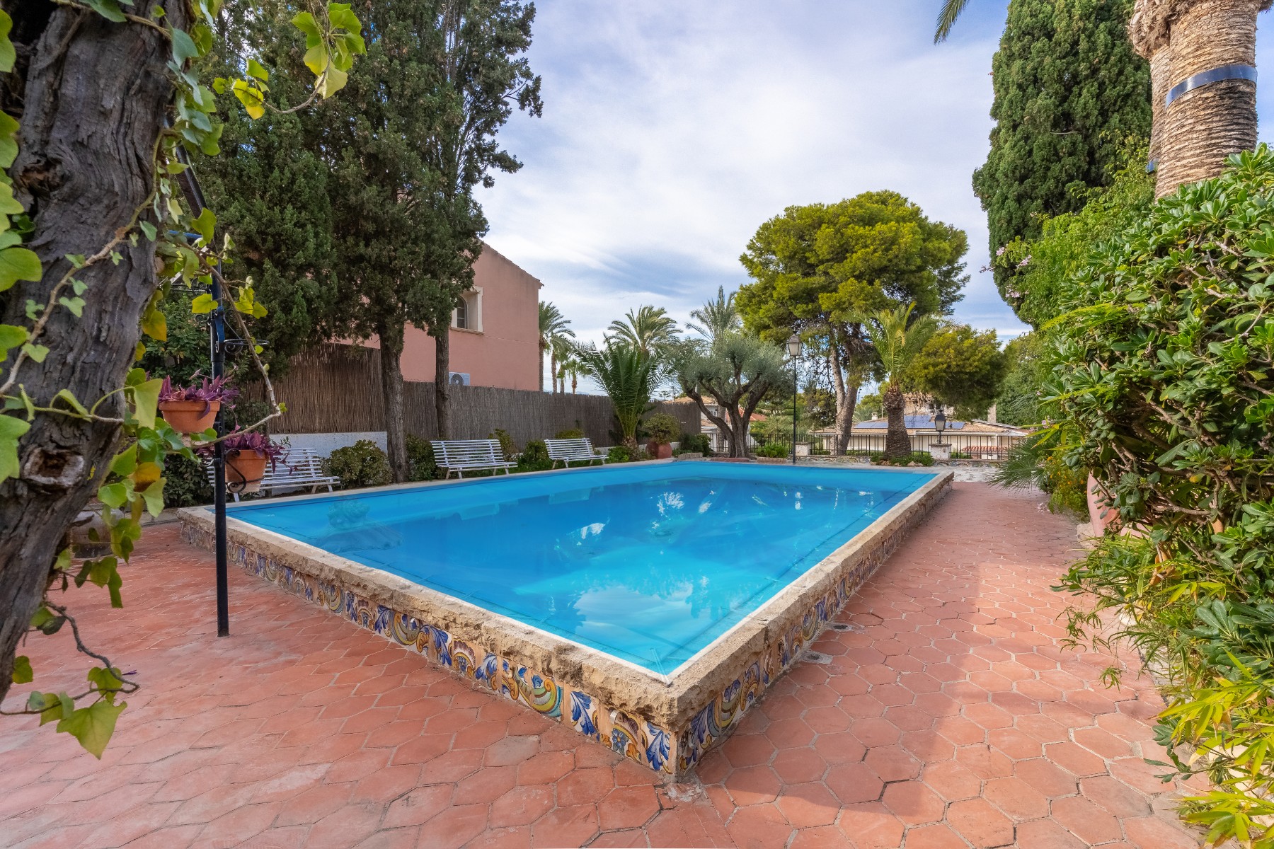 Living room in villa for sale in Alicante