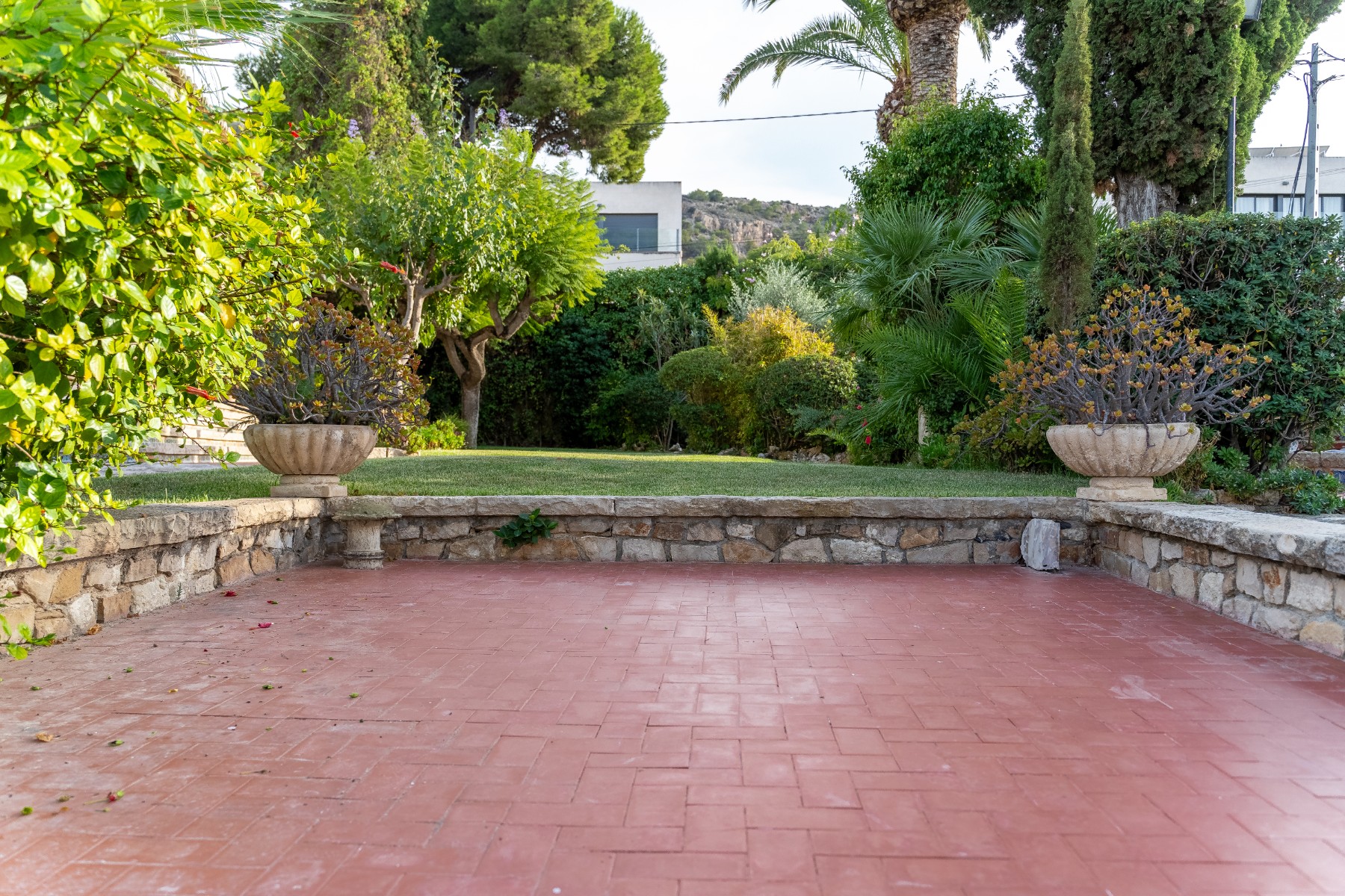 Master bedroom in villa for sale in Alicante